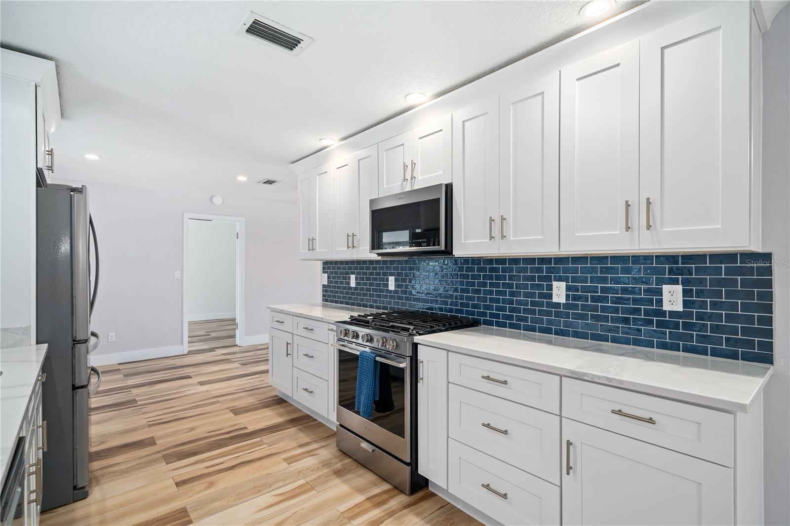 Image 9 of 35 For 824 Garrett Court