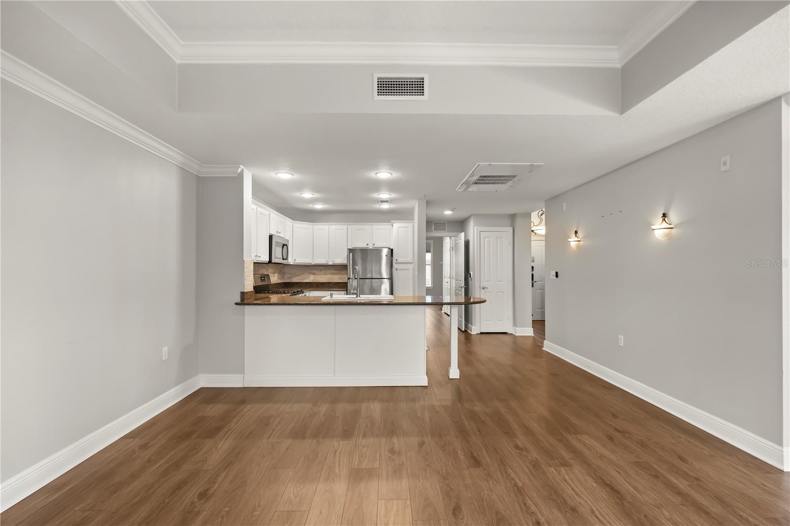 Image 7 of 40 For 7628 Heritage Crossing Way