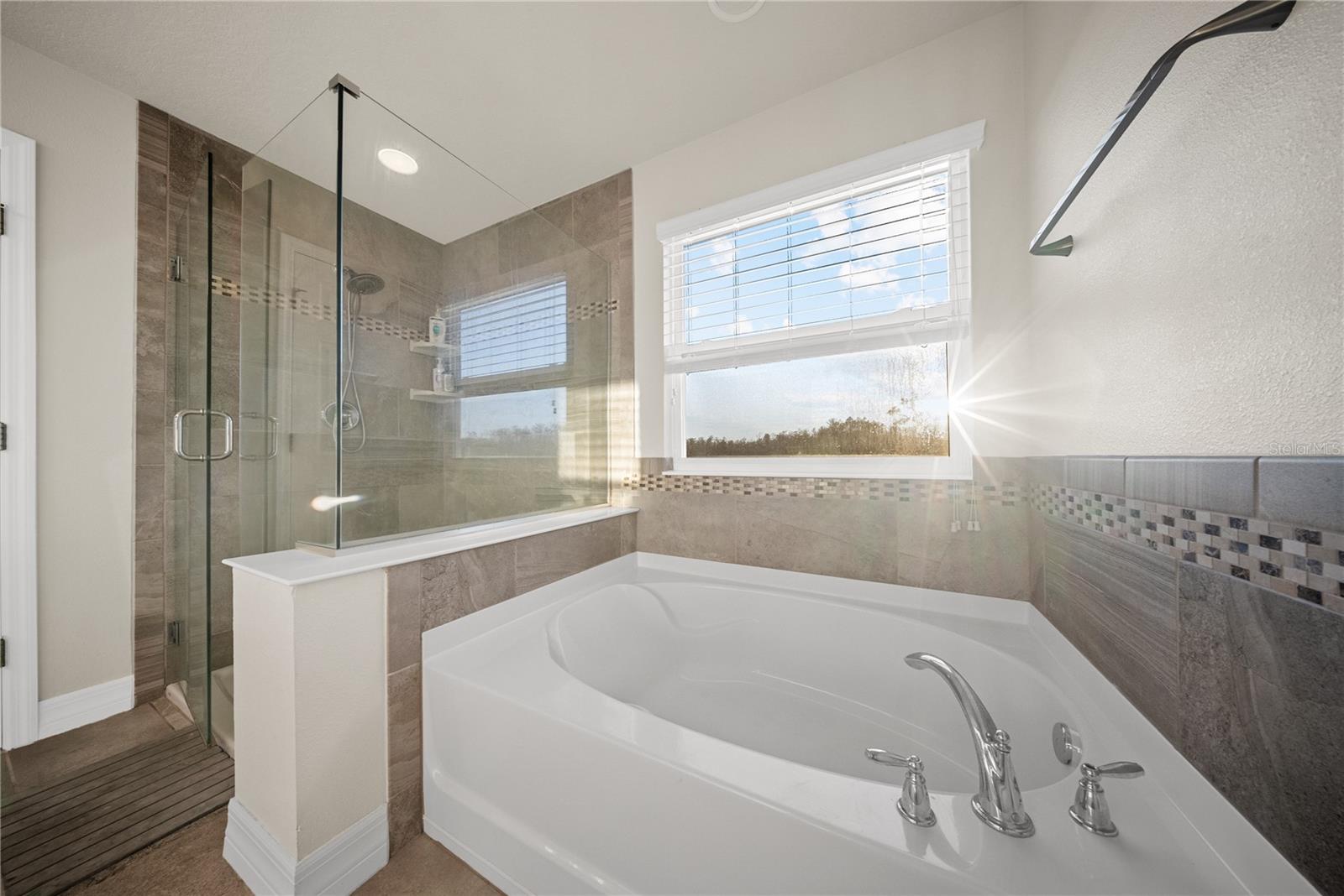 Image 31 of 63 For 8252 Randal Park Boulevard