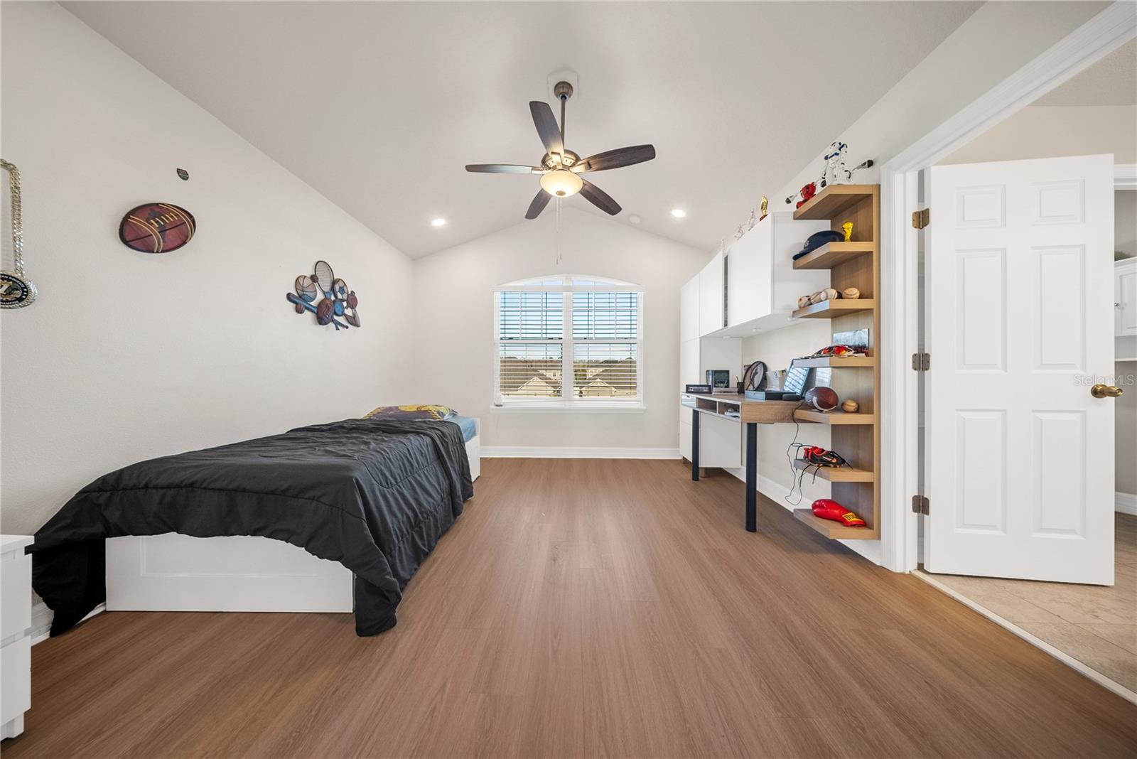 Image 33 of 63 For 8252 Randal Park Boulevard