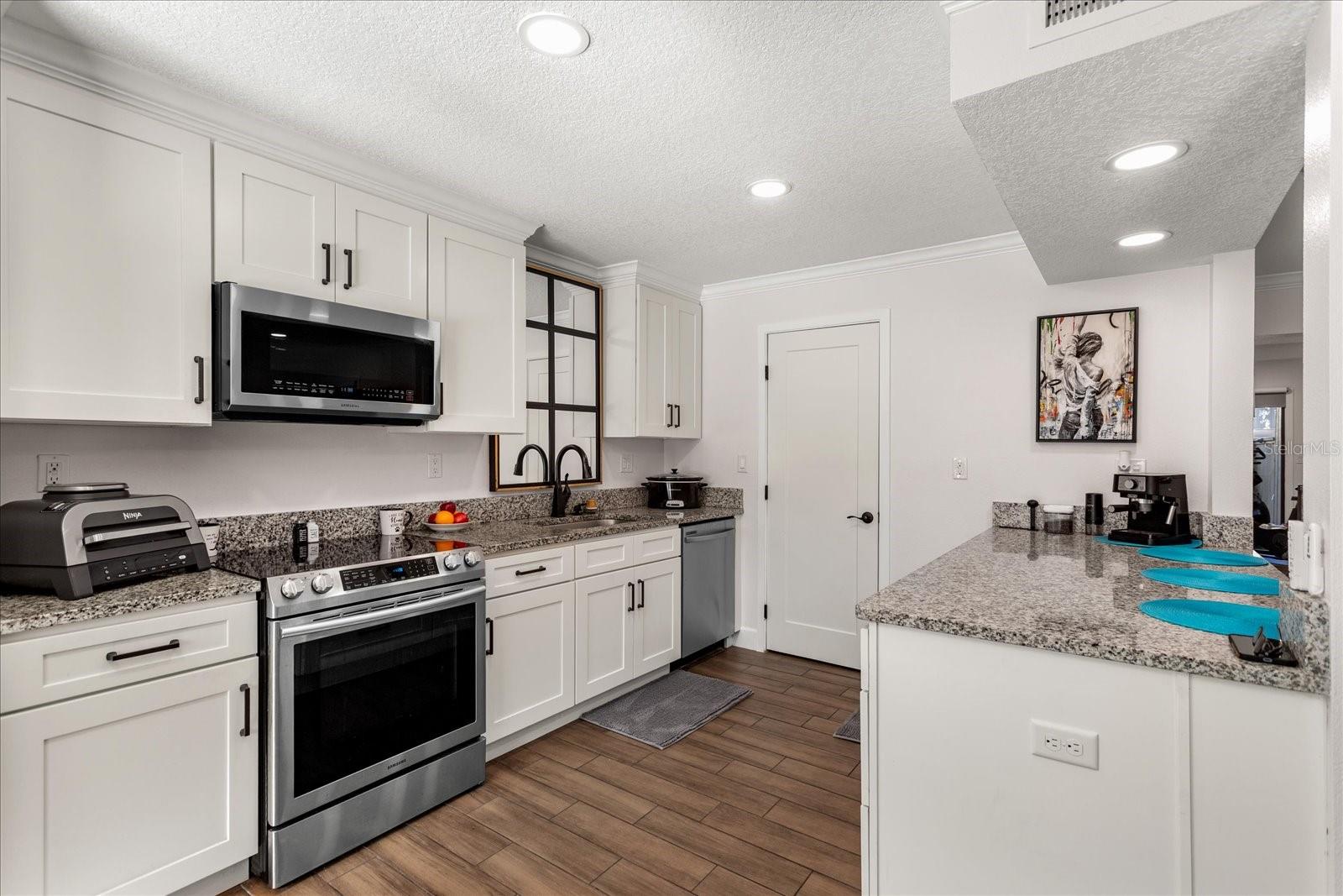 Image 7 of 38 For 108 Crown Oaks Way