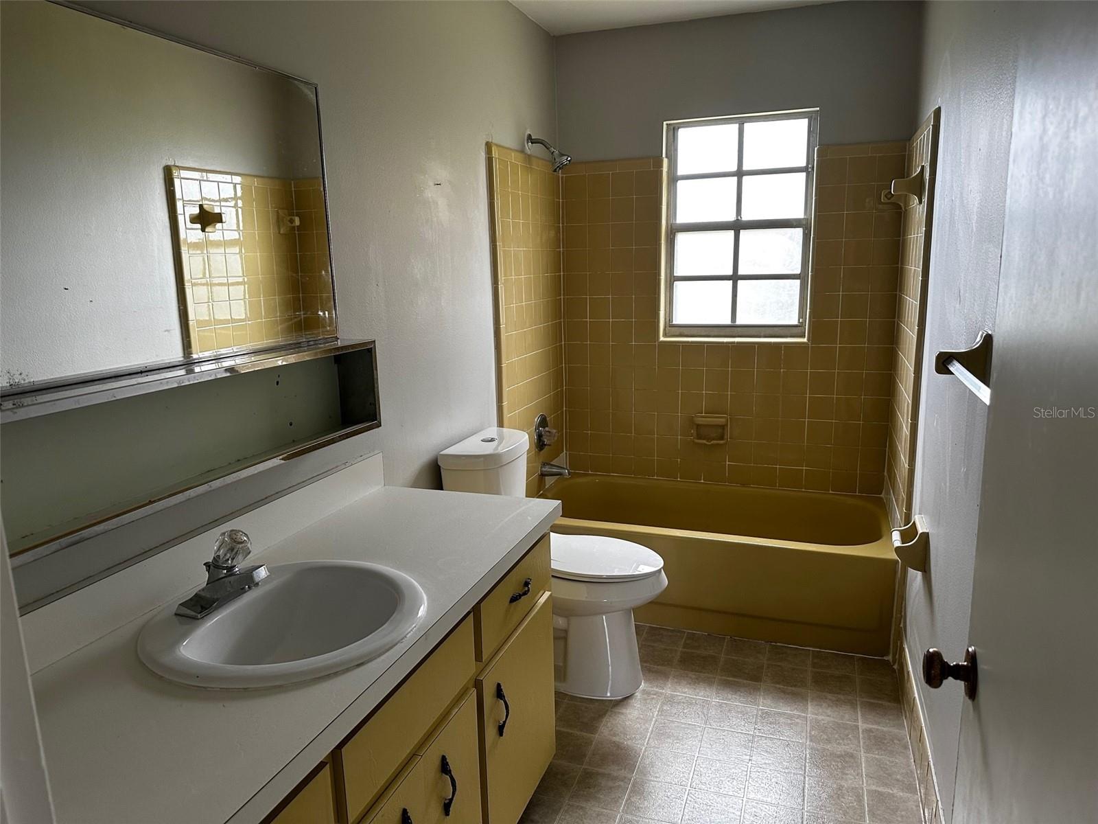 Image 8 of 9 For 590 Belltower Avenue H