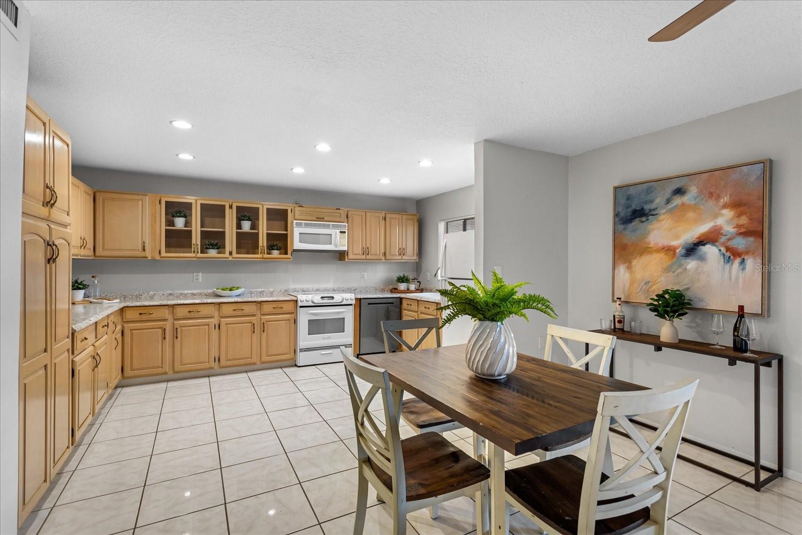 Image 8 of 27 For 156 Springwood Circle A