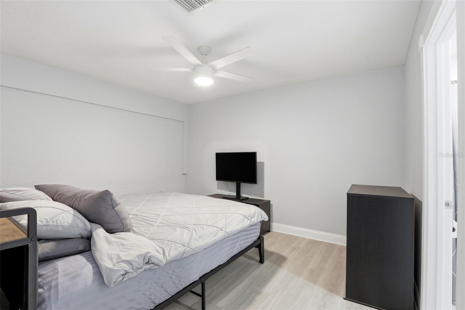 Image 15 of 30 For 5846 Peregrine  B12