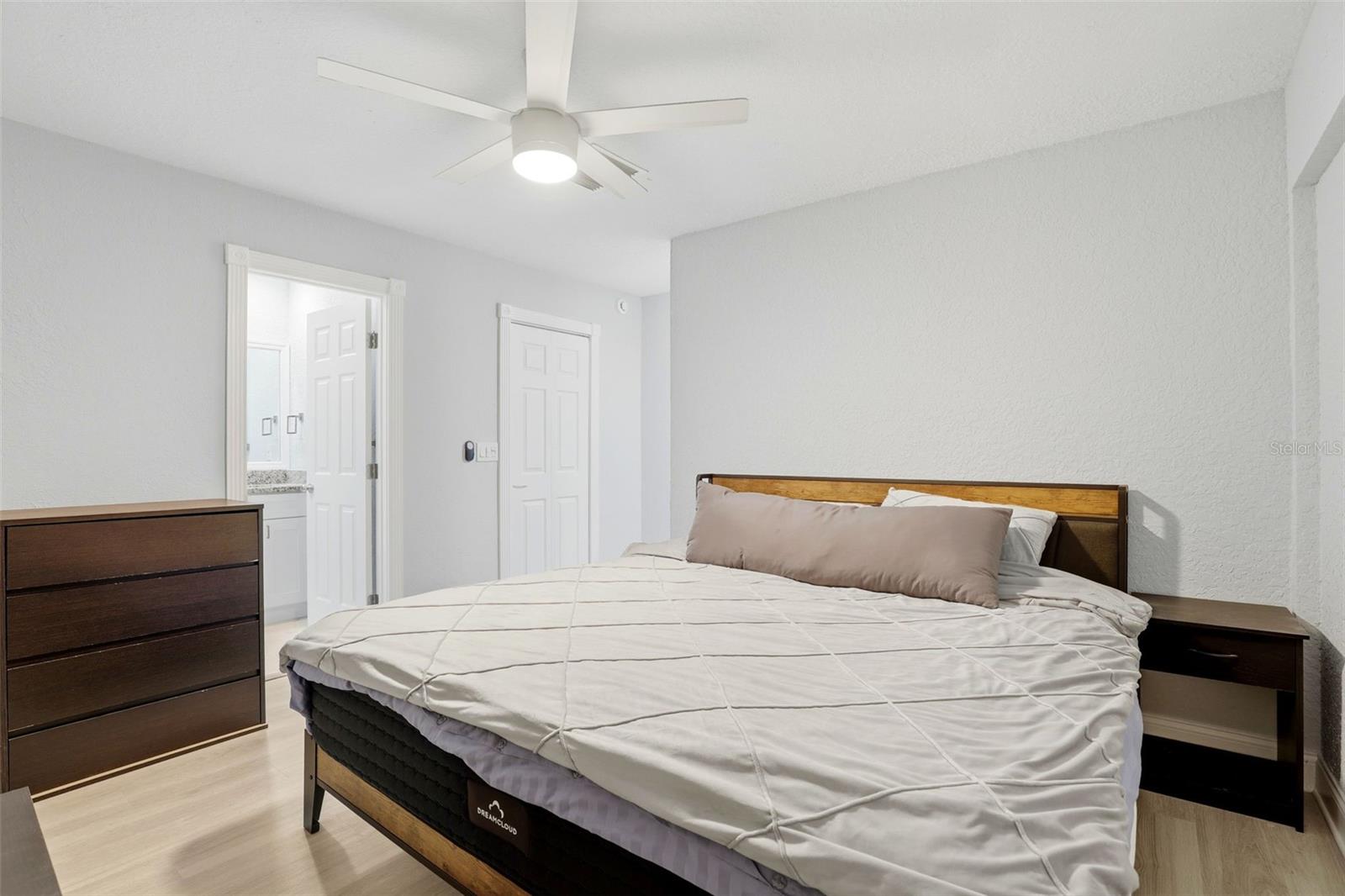 Image 16 of 30 For 5846 Peregrine  B12