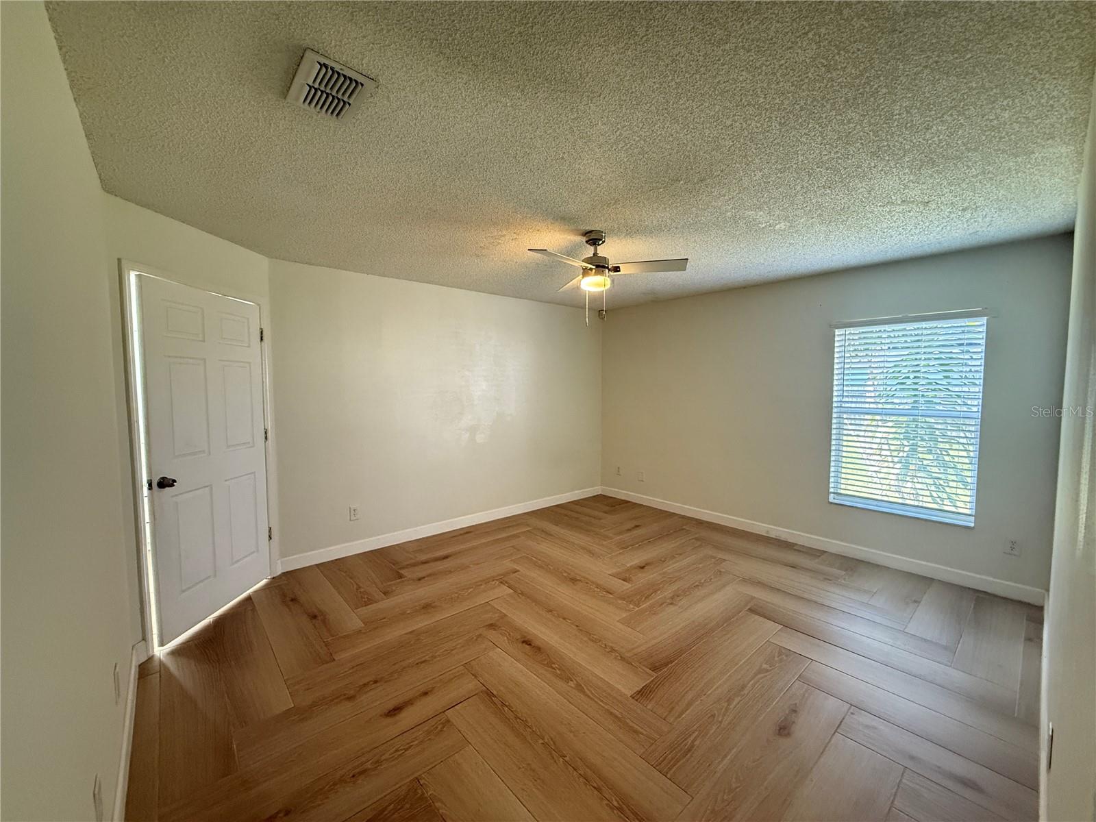 Image 13 of 24 For 10497 Sun Villa Boulevard