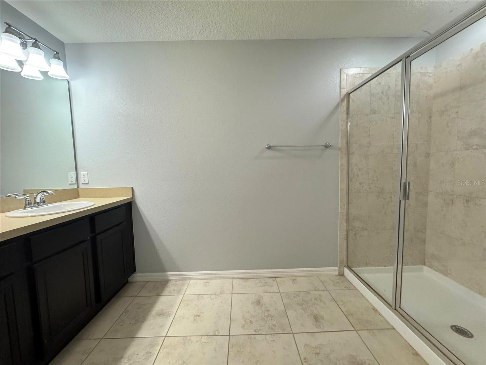 Image 12 of 22 For 726 Artisan Street 24