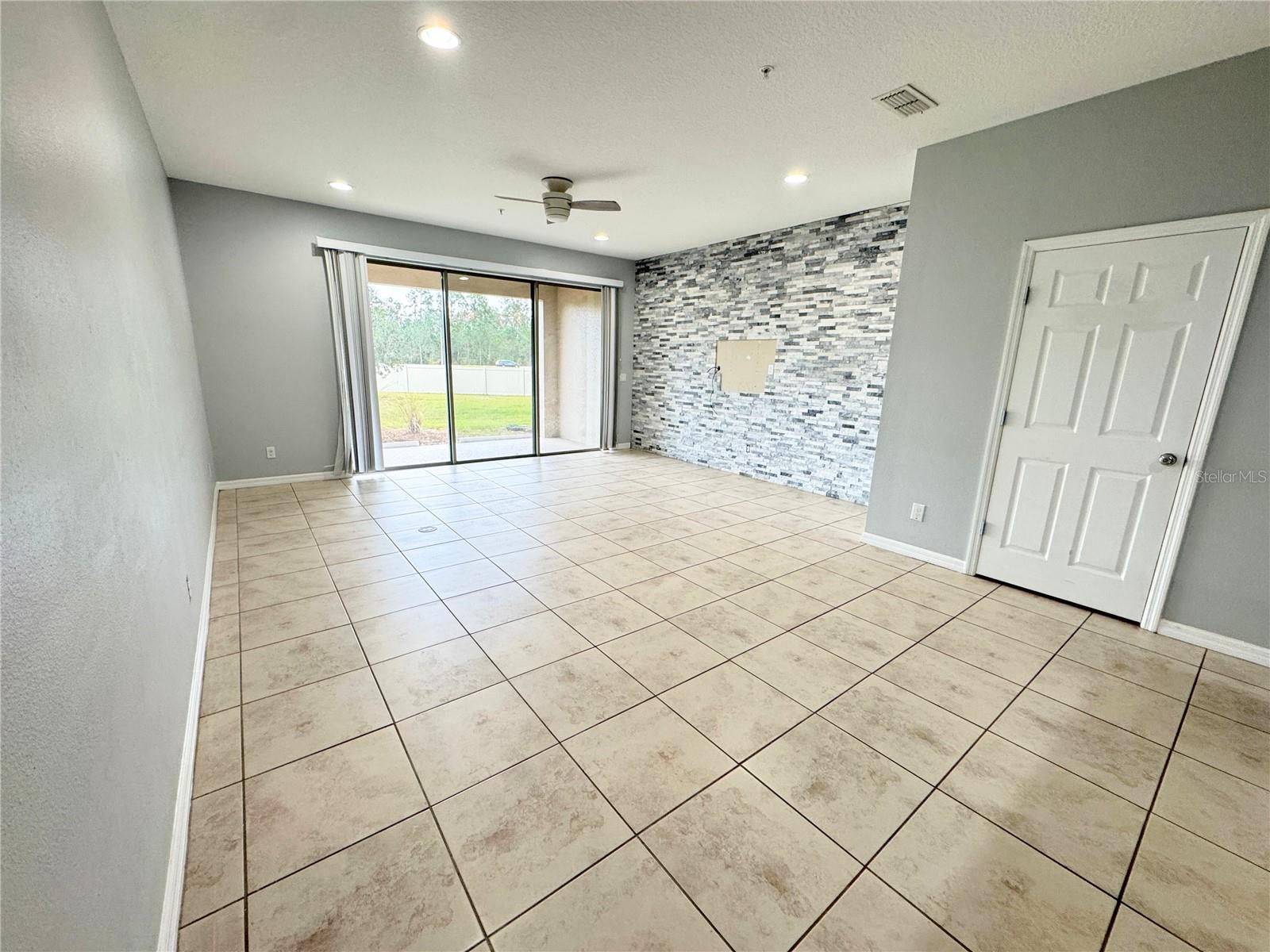 Image 4 of 22 For 726 Artisan Street 24