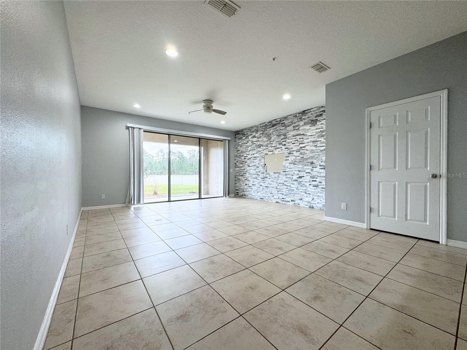 Image 5 of 22 For 726 Artisan Street 24