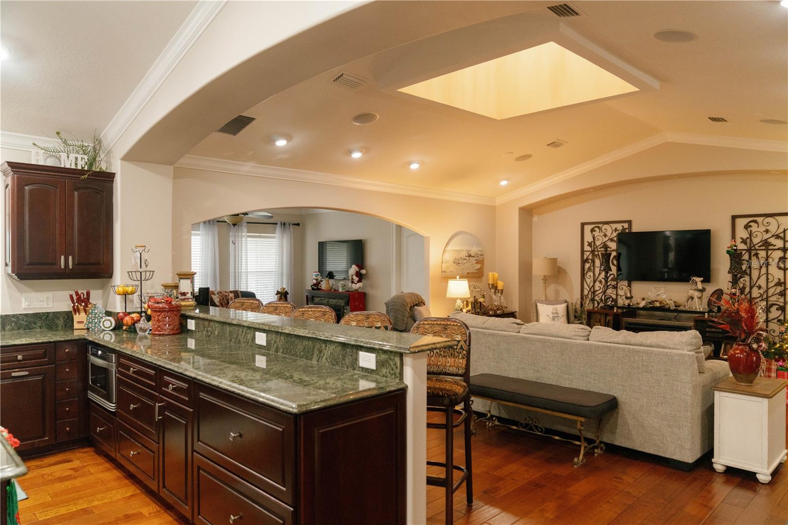 Image 17 of 39 For 537 Woodlawn Cemetery Road