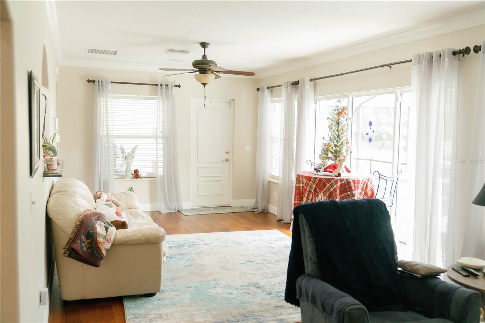 Image 25 of 39 For 537 Woodlawn Cemetery Road