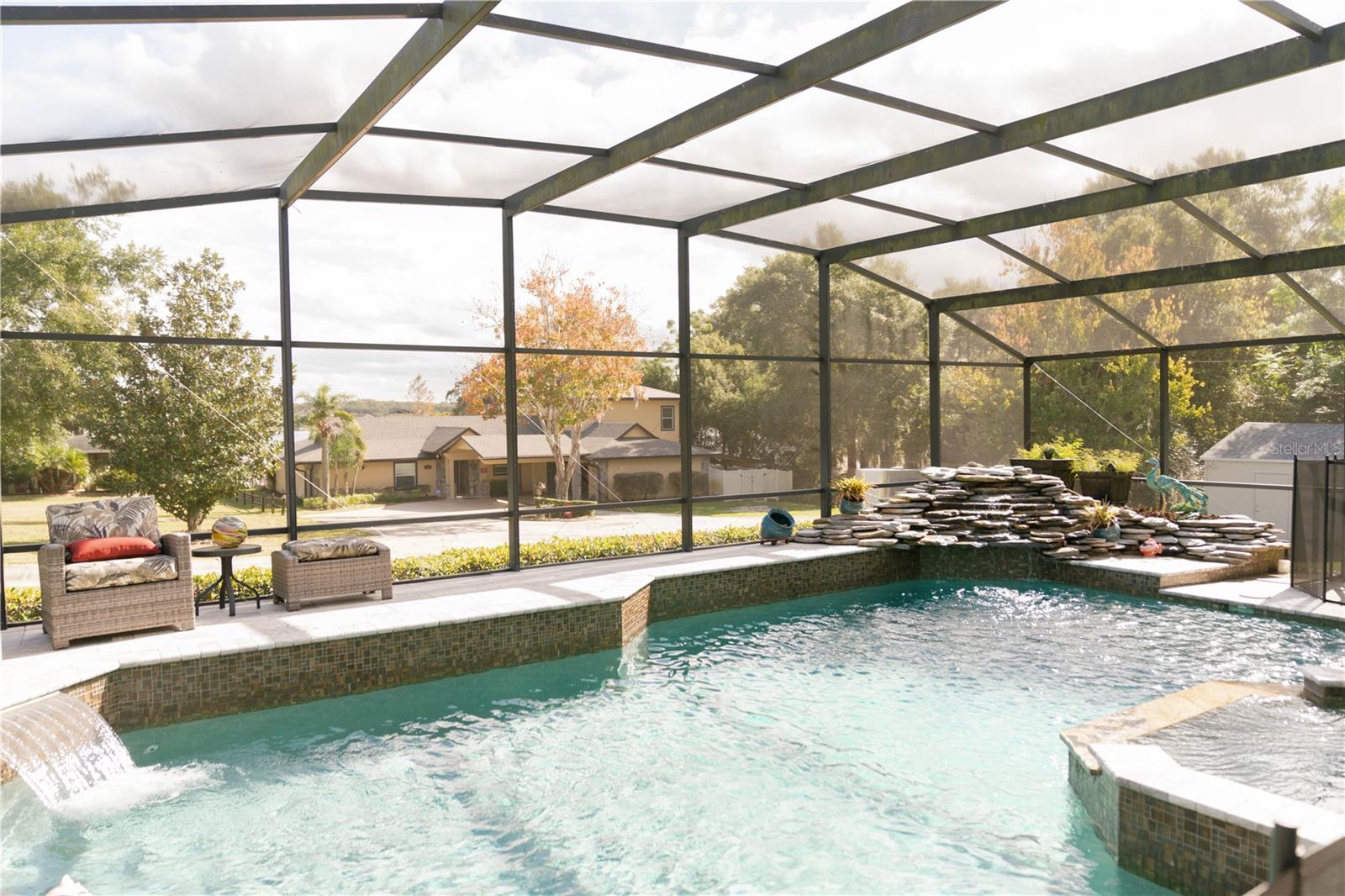 Image 27 of 39 For 537 Woodlawn Cemetery Road