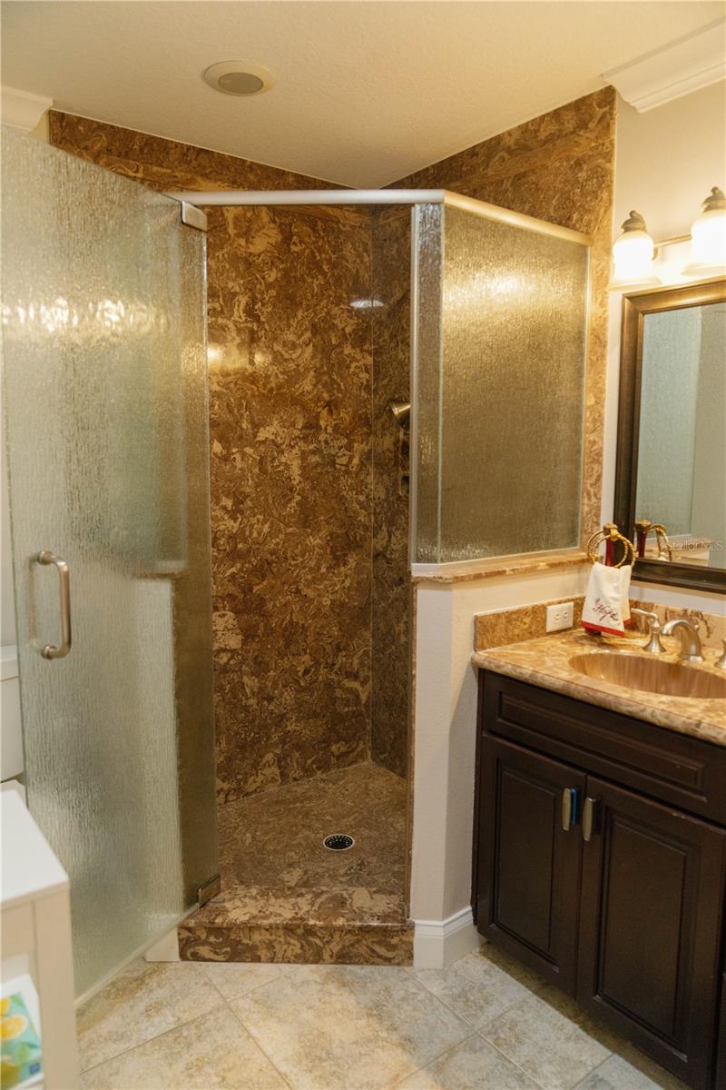 Image 32 of 39 For 537 Woodlawn Cemetery Road