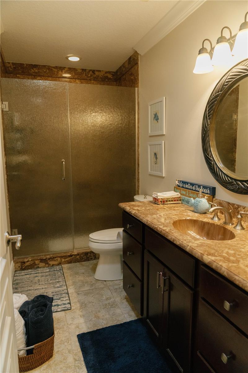 Image 35 of 39 For 537 Woodlawn Cemetery Road