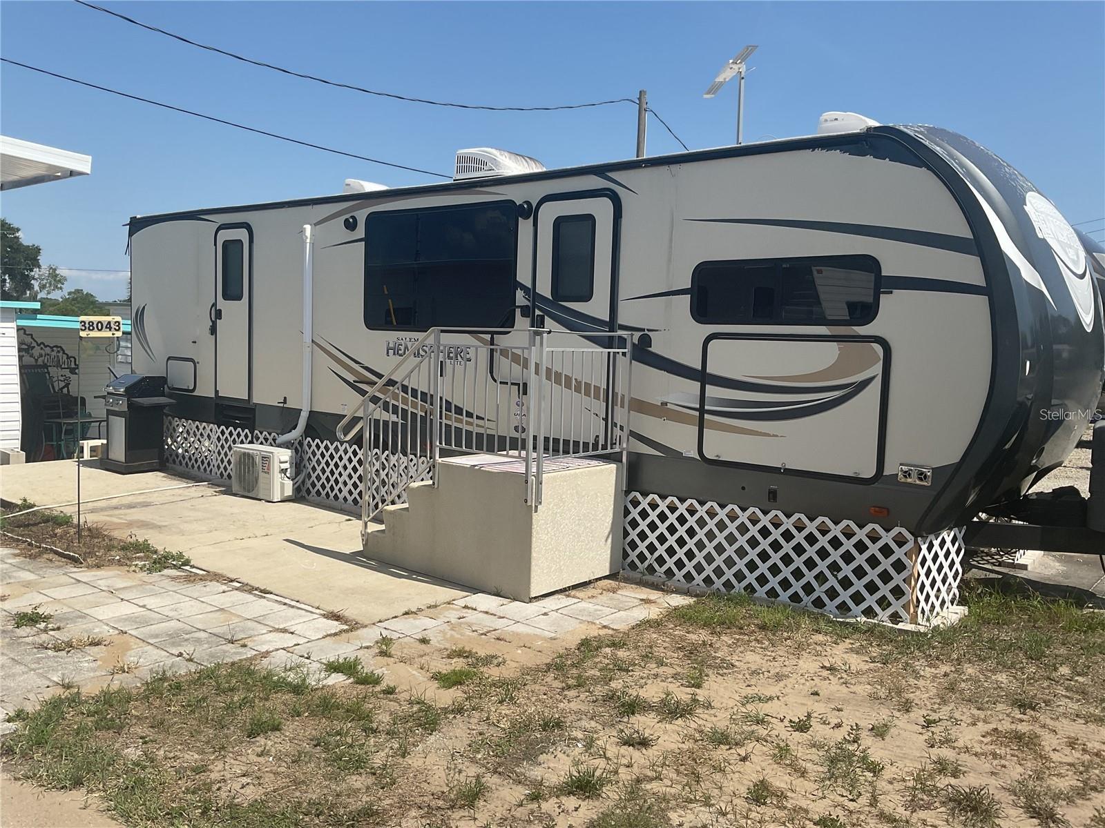 Image 2 of 31 For 38043 Bluebird Circle