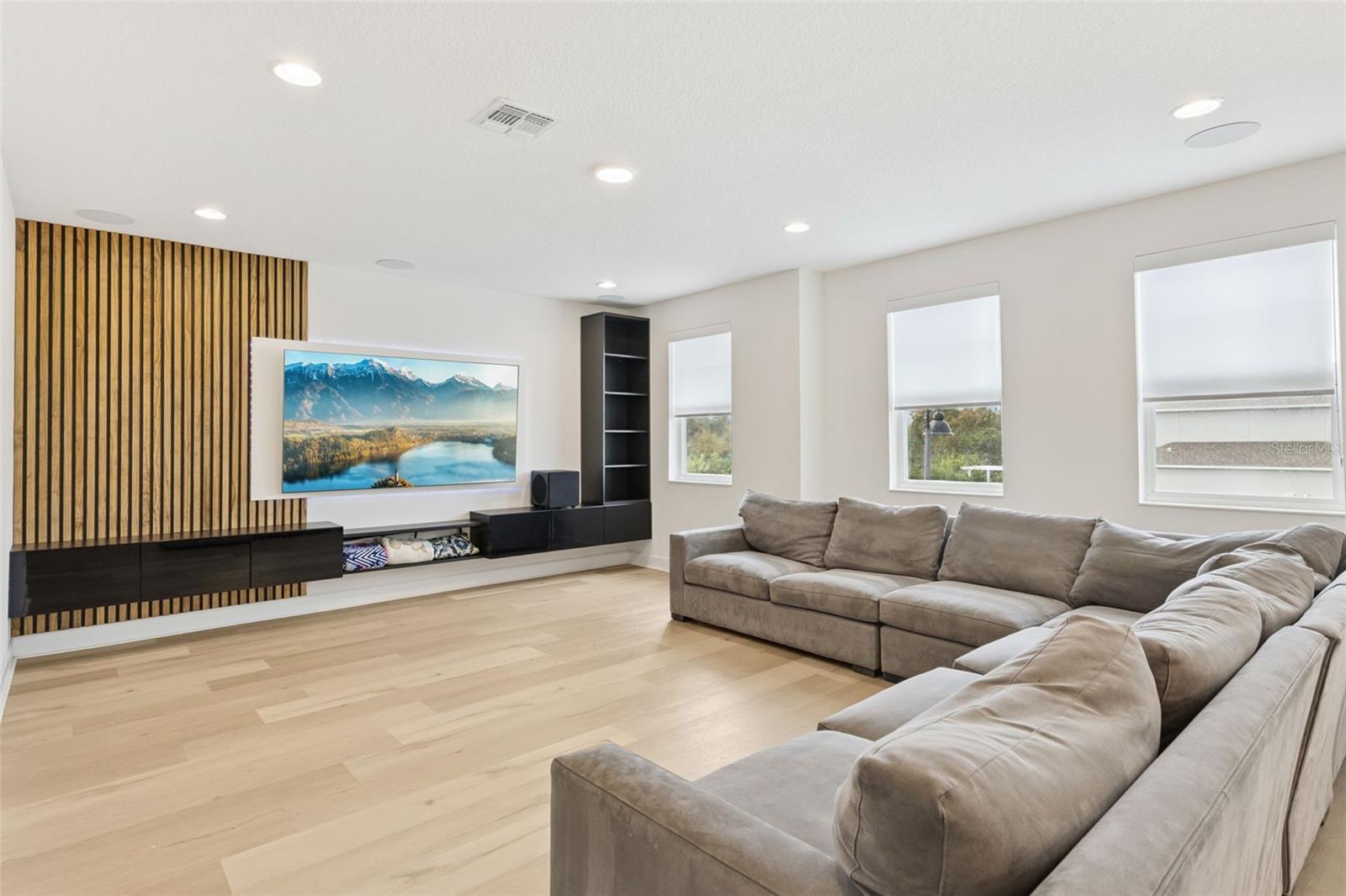 Image 25 of 63 For 14423 Wabasso Loop