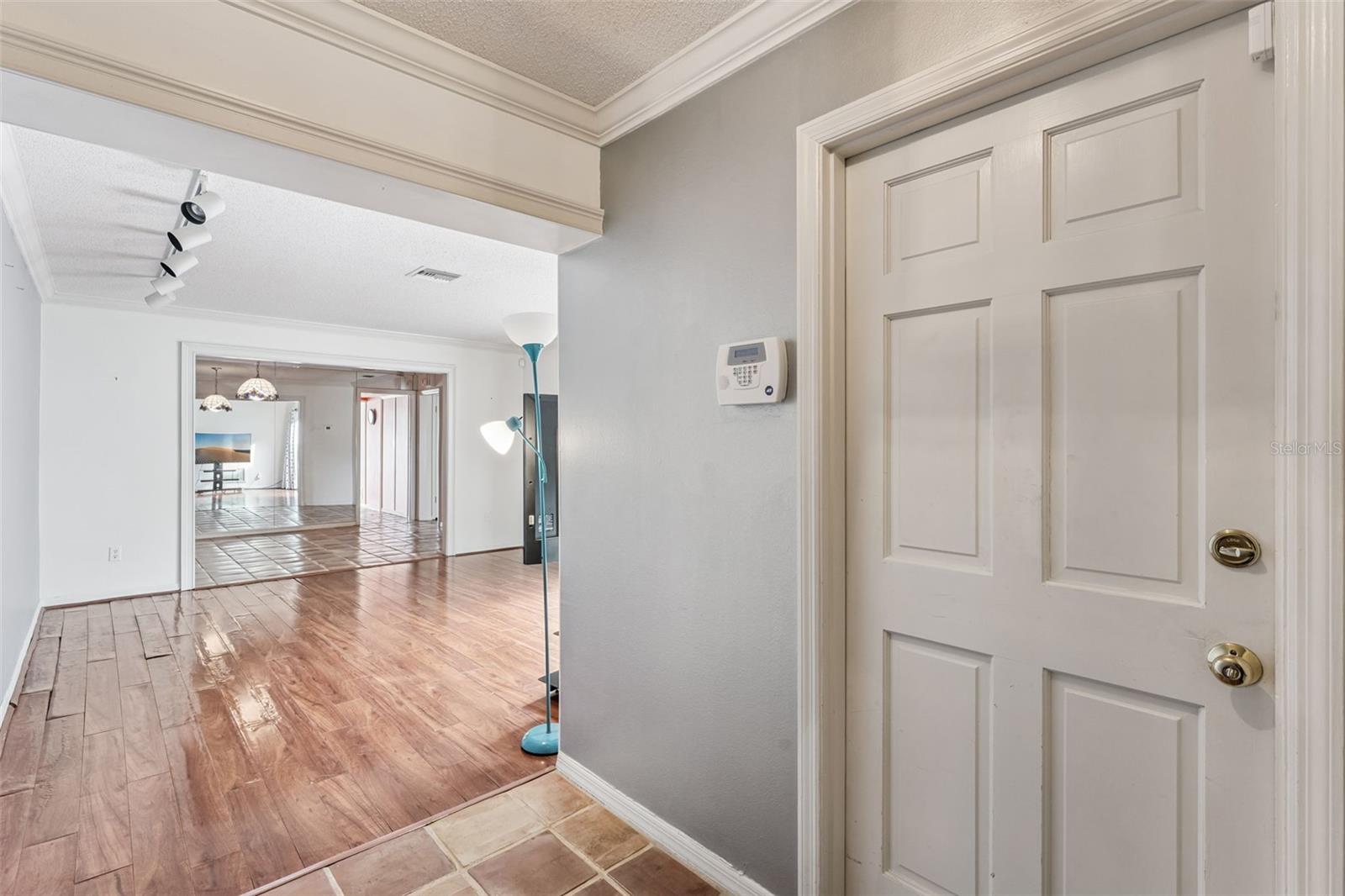 Image 14 of 32 For 907 Hillary Court 5