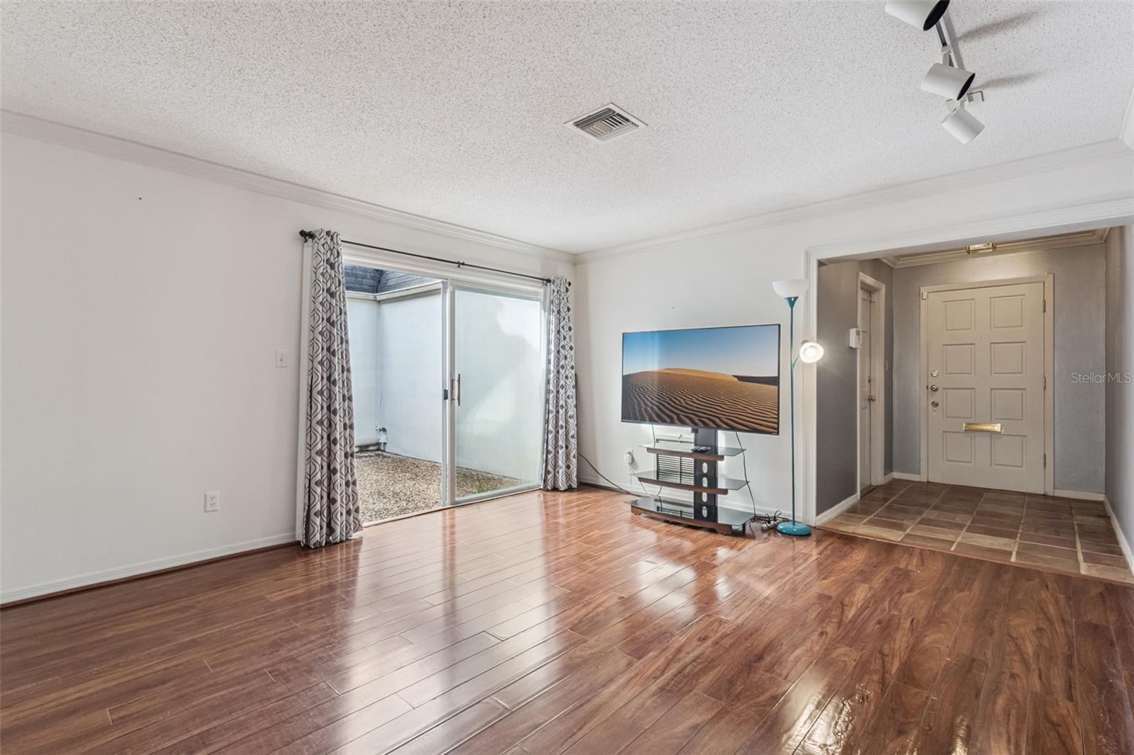 Image 15 of 32 For 907 Hillary Court 5