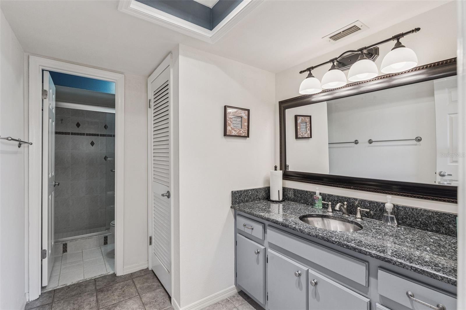 Image 21 of 32 For 907 Hillary Court 5