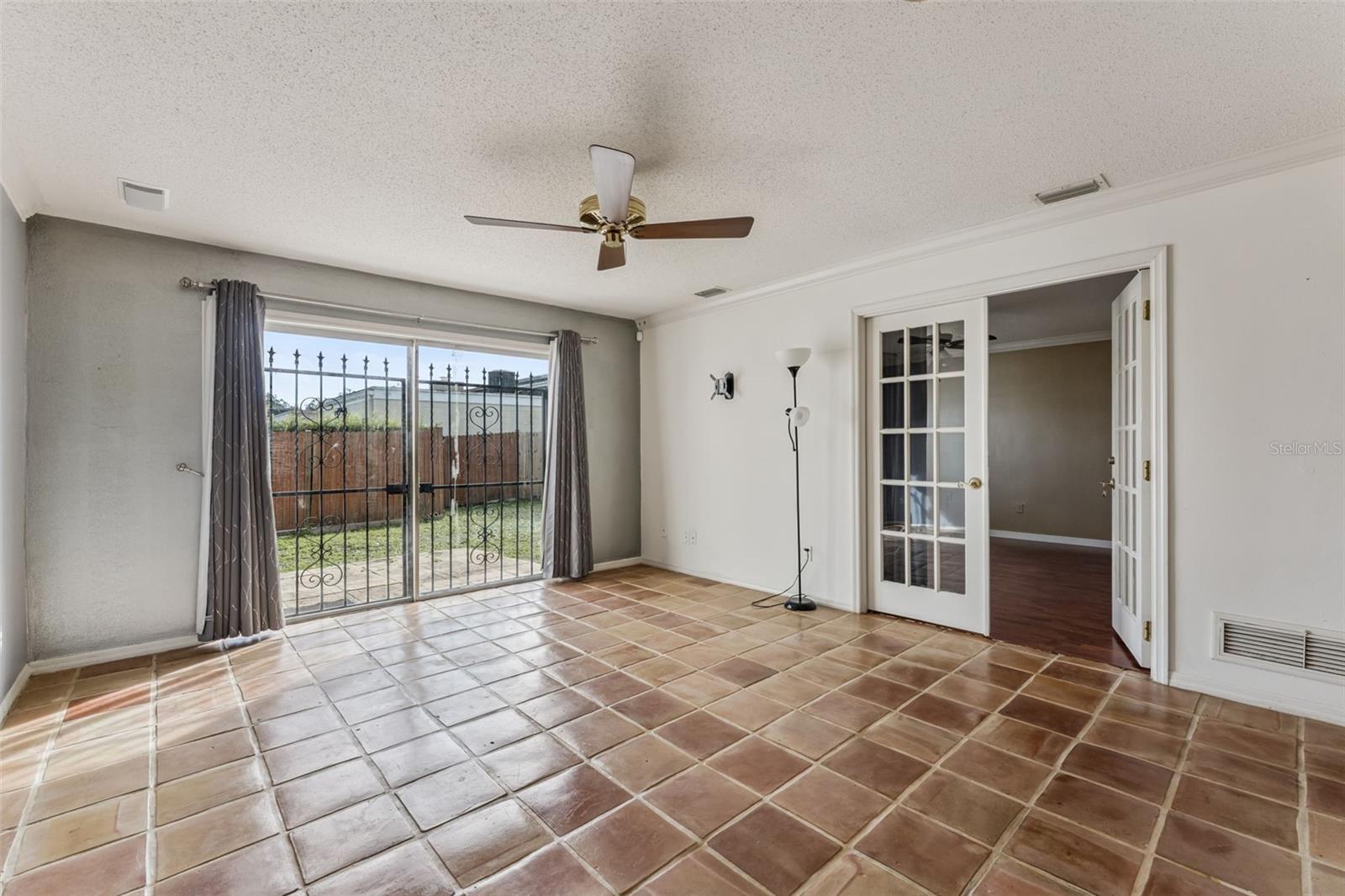 Image 5 of 32 For 907 Hillary Court 5