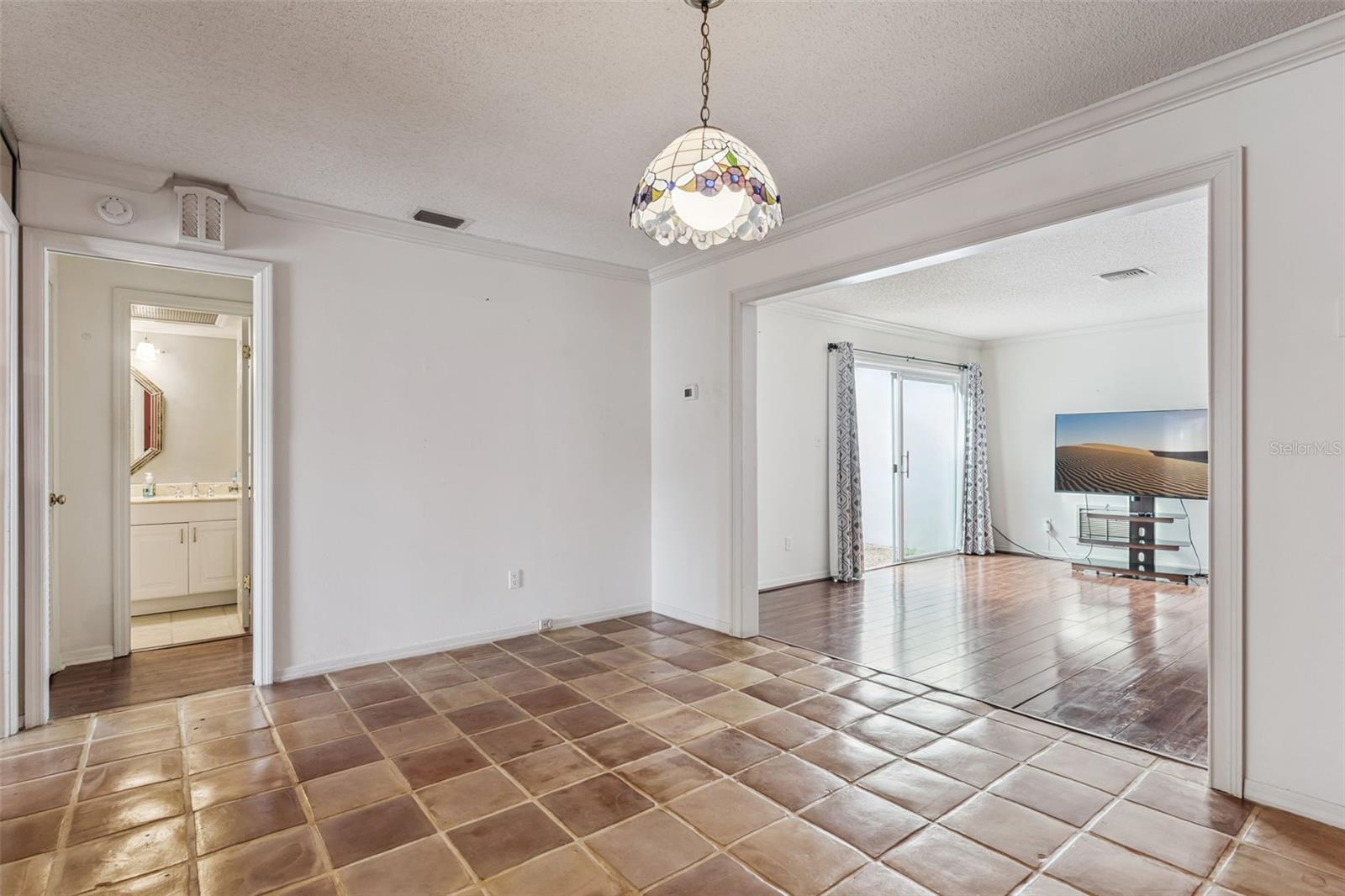 Image 7 of 32 For 907 Hillary Court 5