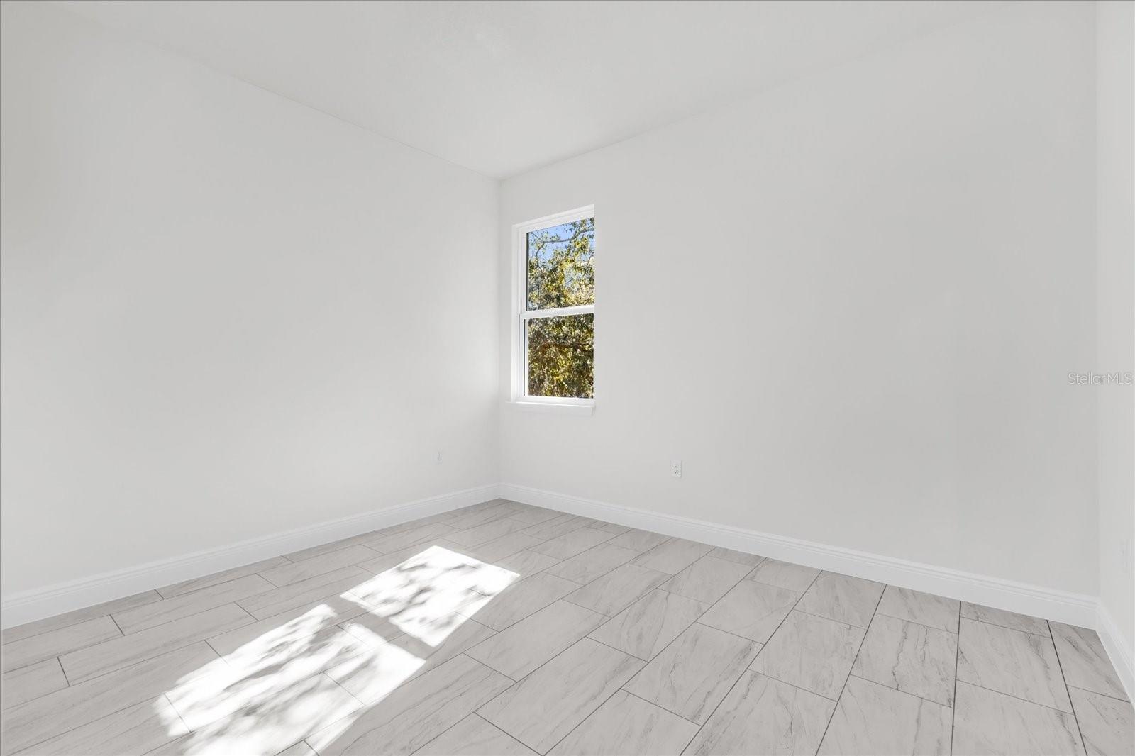 Listing photo id 18 for 1718 Manchester Drive