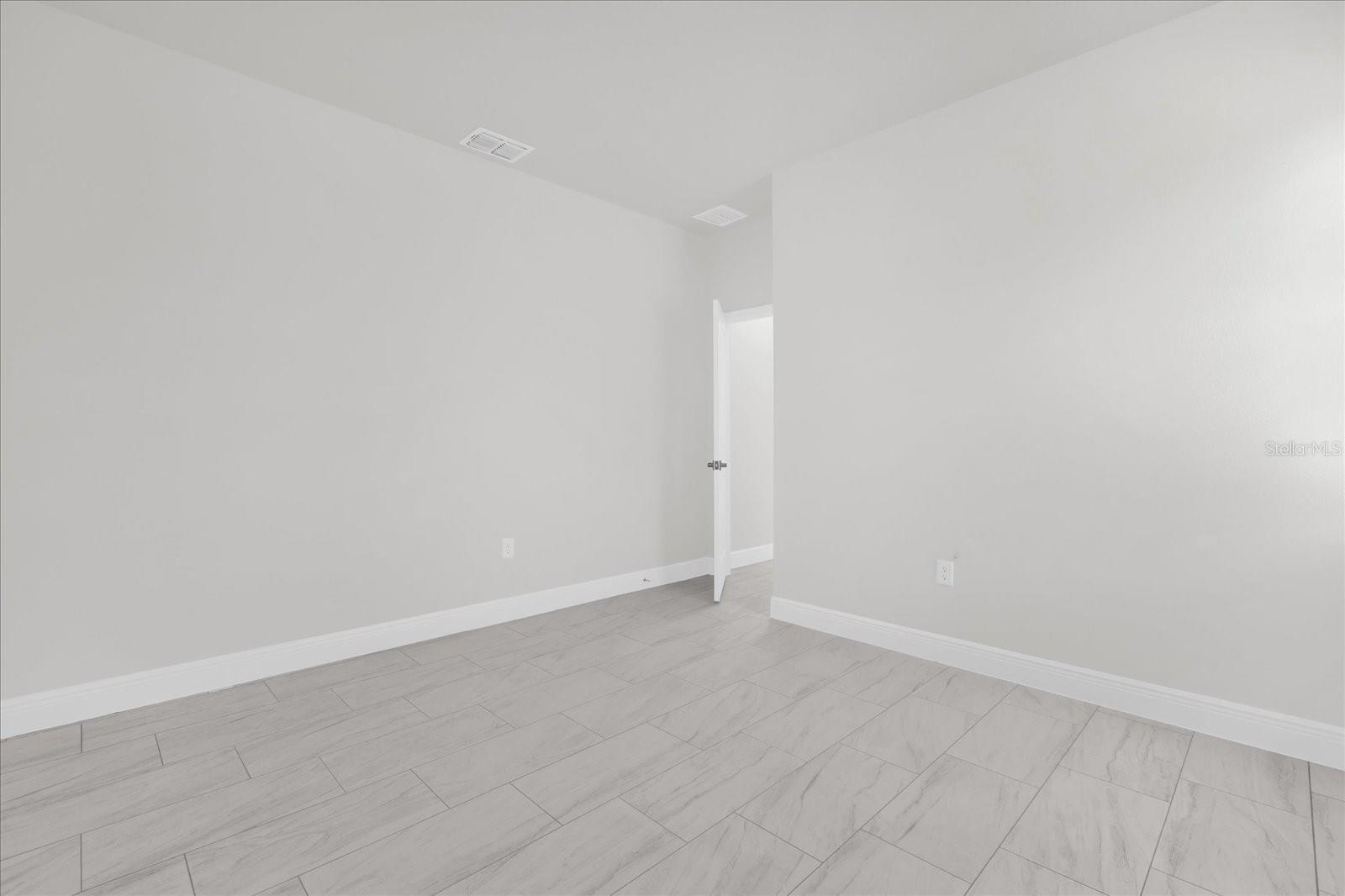 Listing photo id 26 for 1718 Manchester Drive