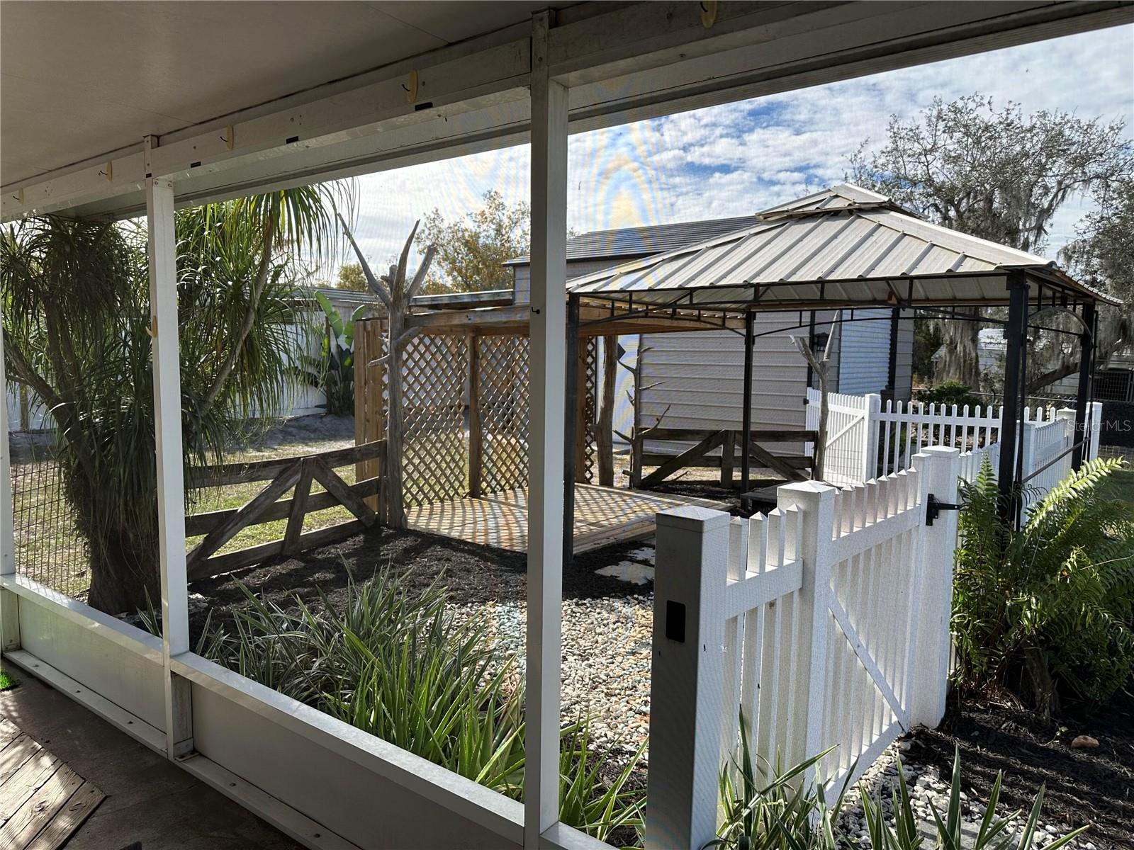 Image 7 of 25 For 222 Highlands Lake Drive