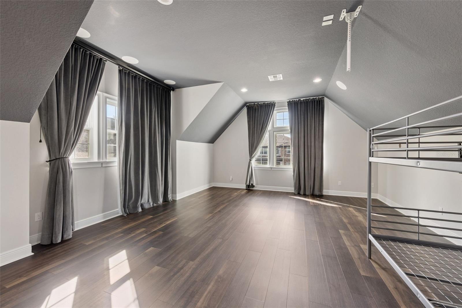 Image 19 of 55 For 7567 Green Mountain Way