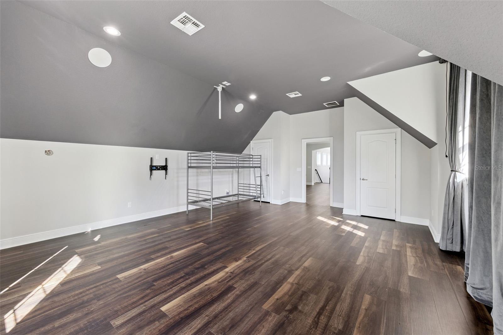 Image 20 of 55 For 7567 Green Mountain Way