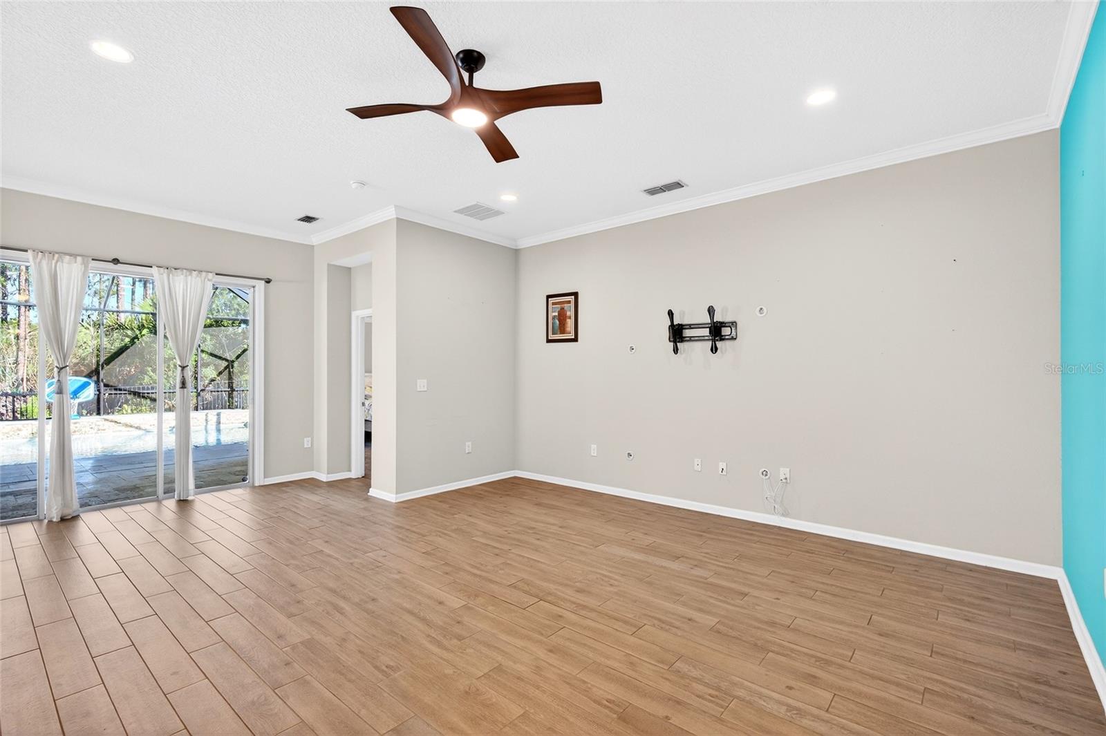 Image 11 of 41 For 138 Hummingbird Place