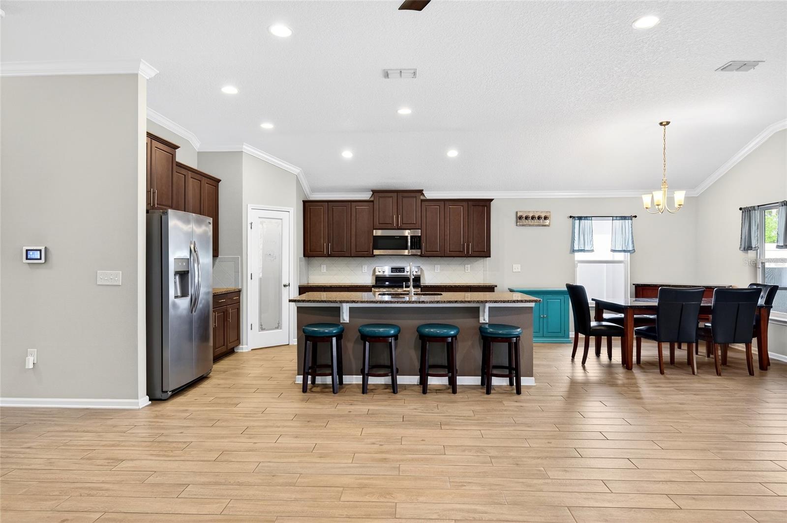 Image 6 of 41 For 138 Hummingbird Place