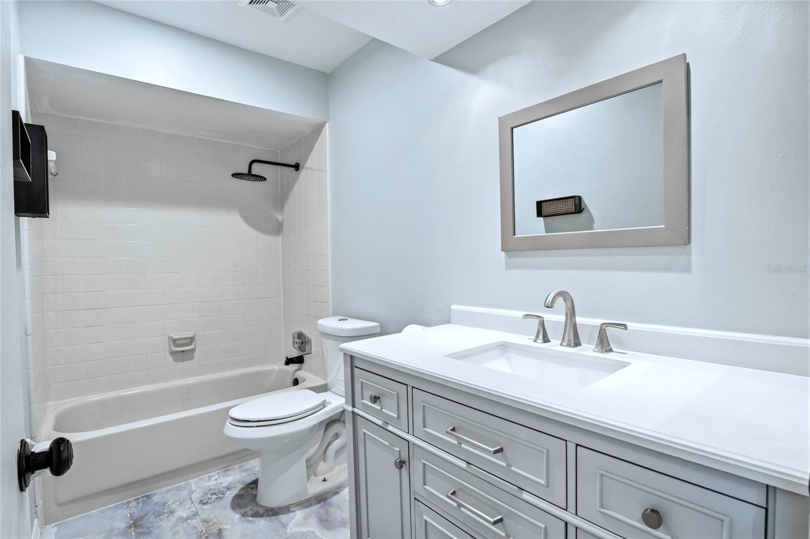 Image 17 of 41 For 551 Finchley Road 551