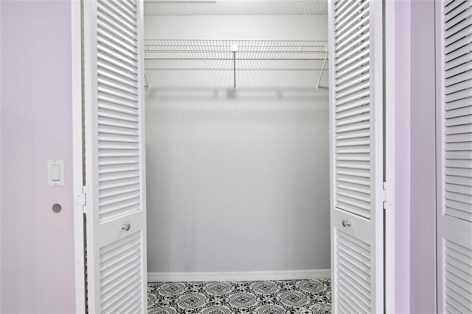 Image 25 of 41 For 551 Finchley Road 551