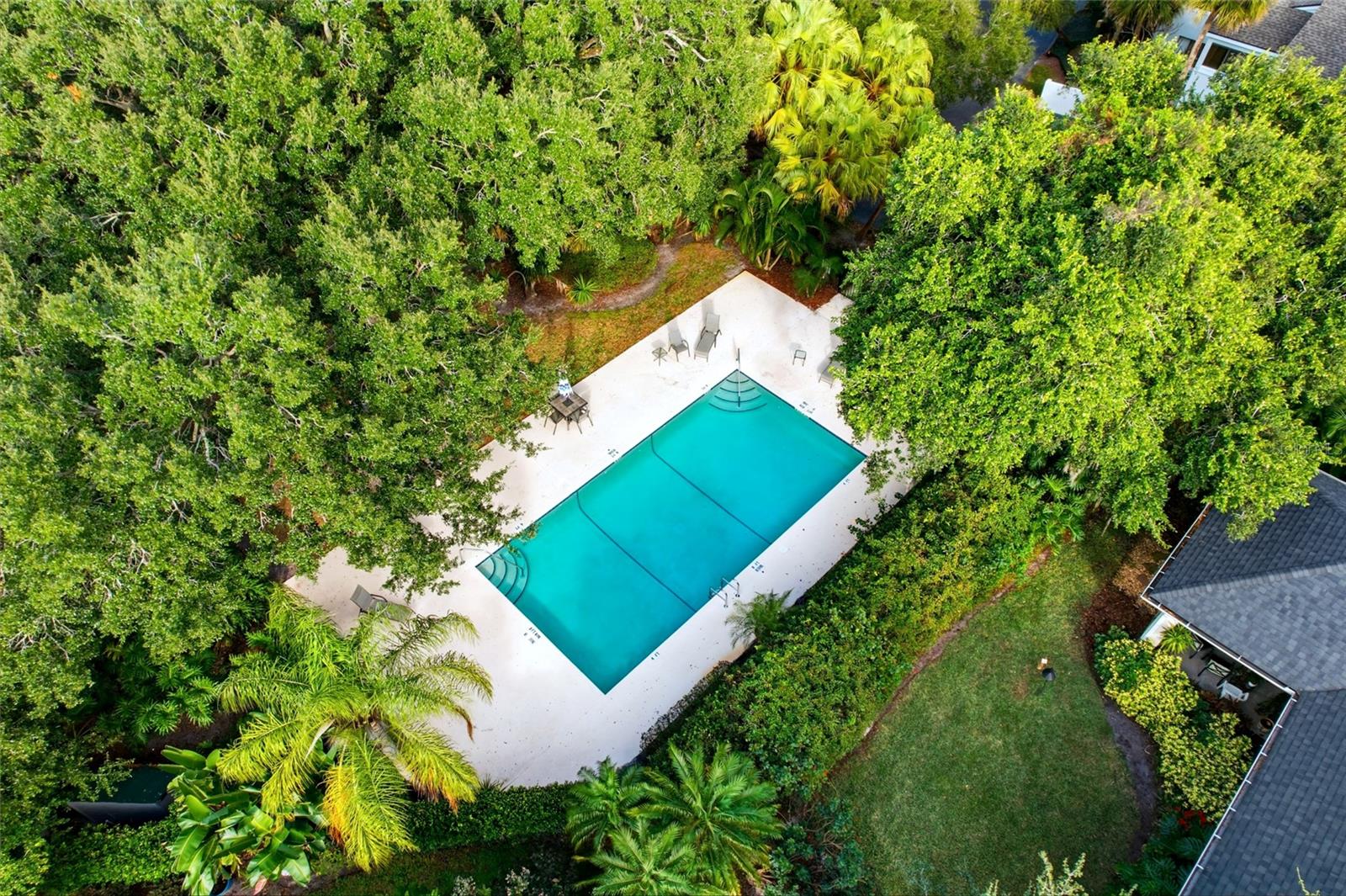 Image 37 of 41 For 551 Finchley Road 551