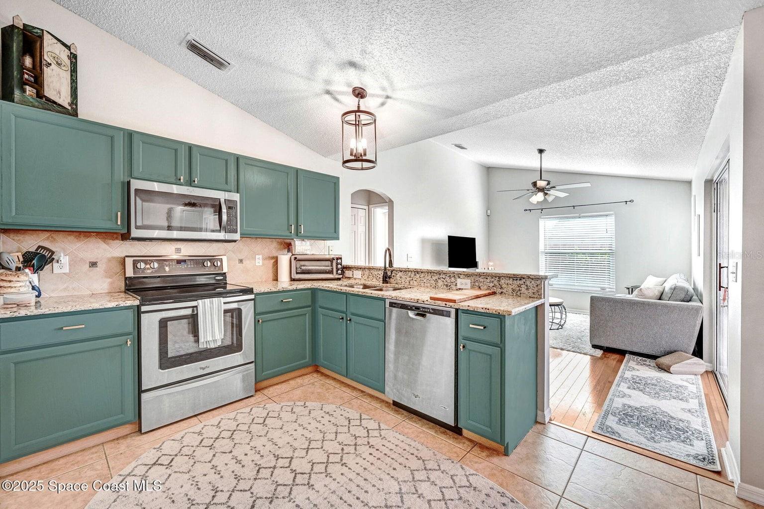 Image 13 of 45 For 2015 Blue Ridge Avenue