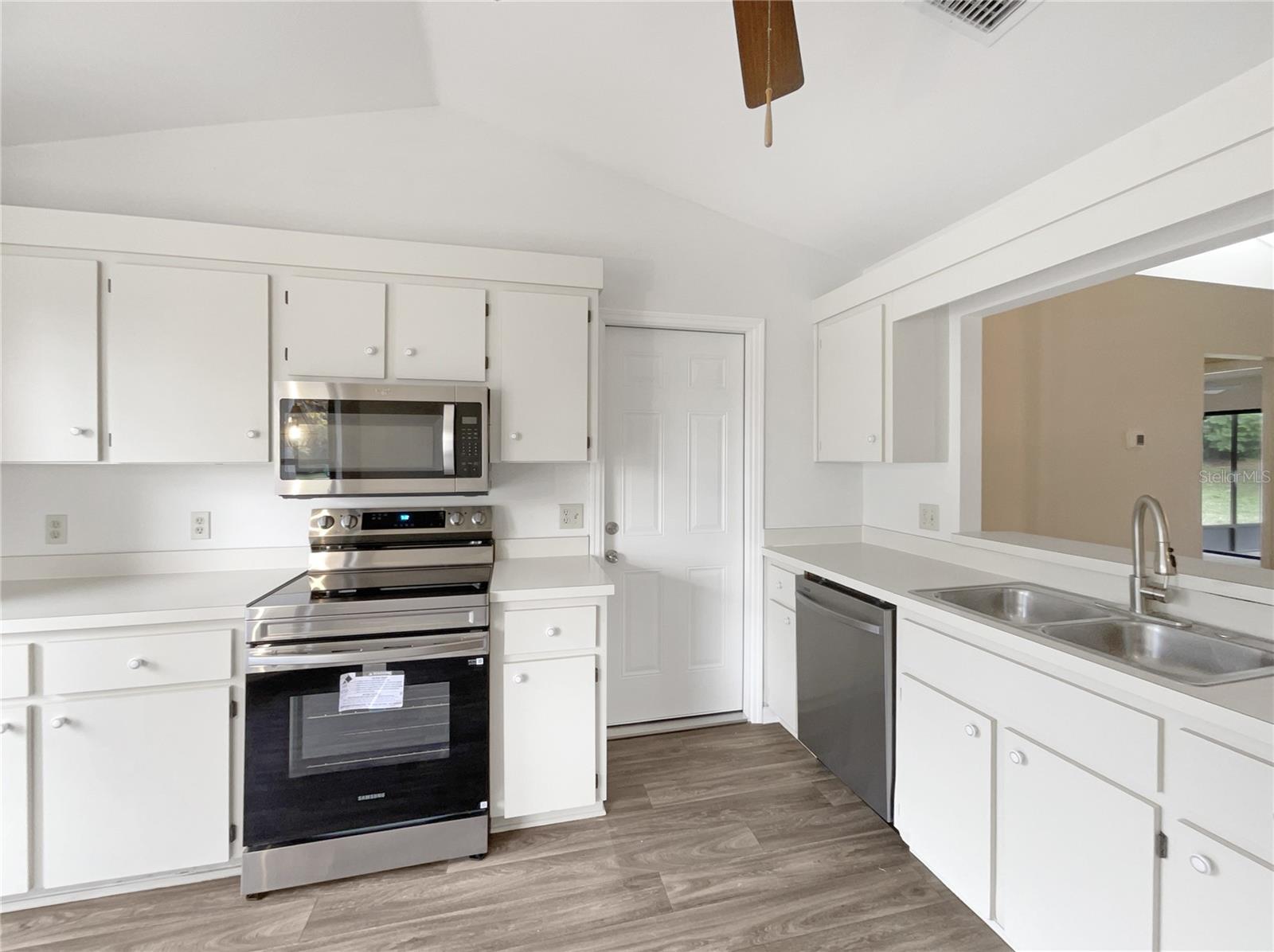 Image 11 of 25 For 93 Hillside Drive