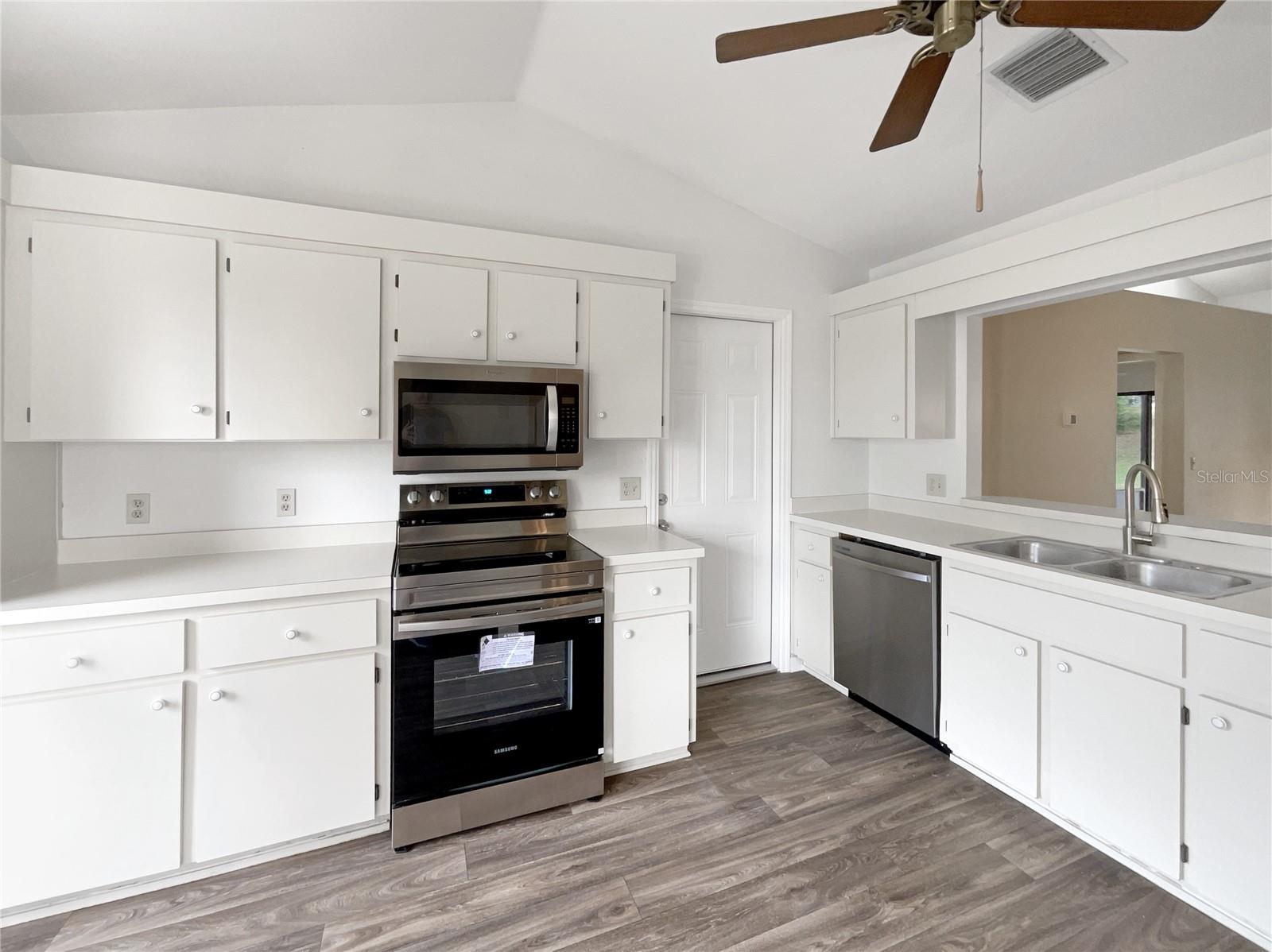 Image 12 of 25 For 93 Hillside Drive