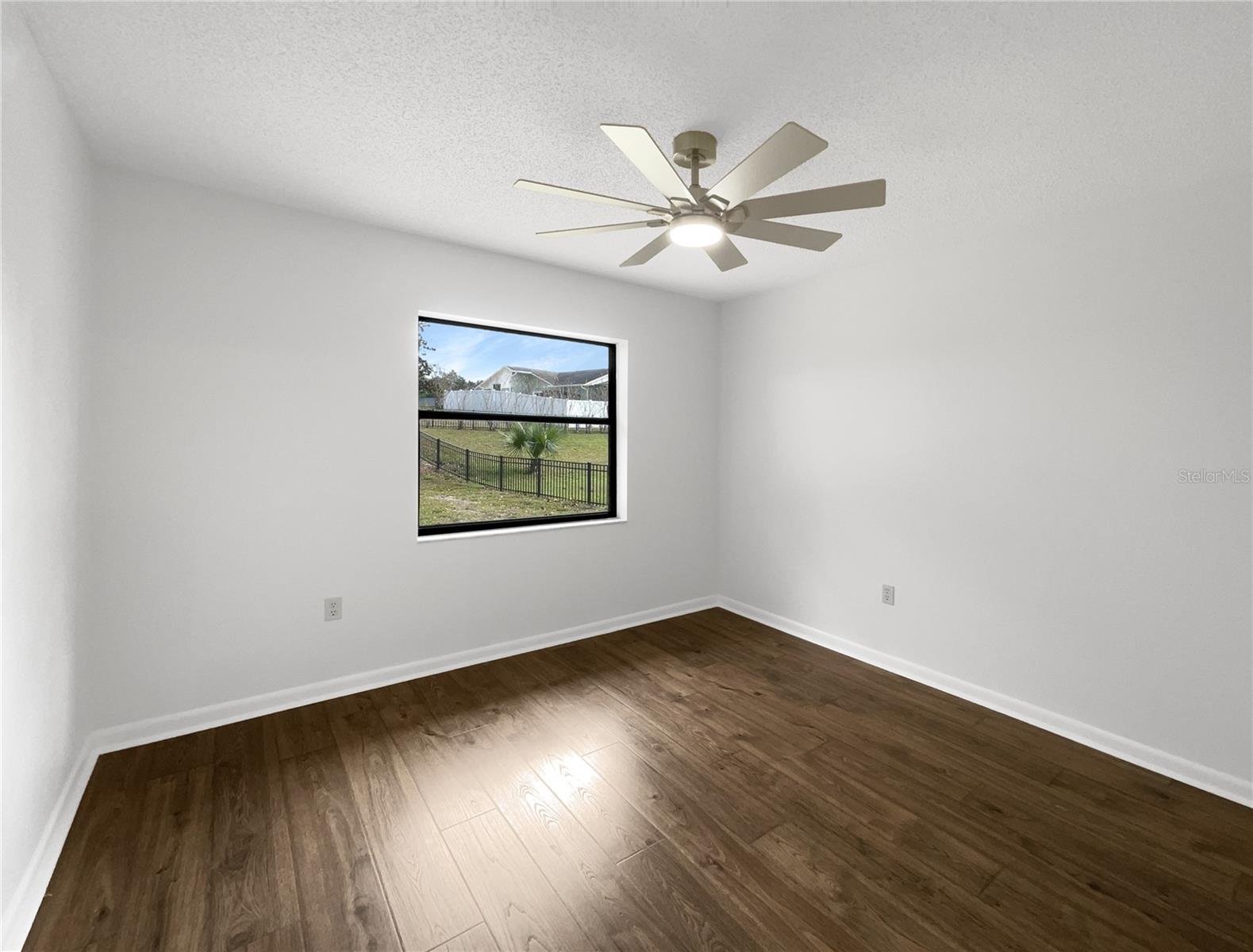 Image 20 of 25 For 93 Hillside Drive