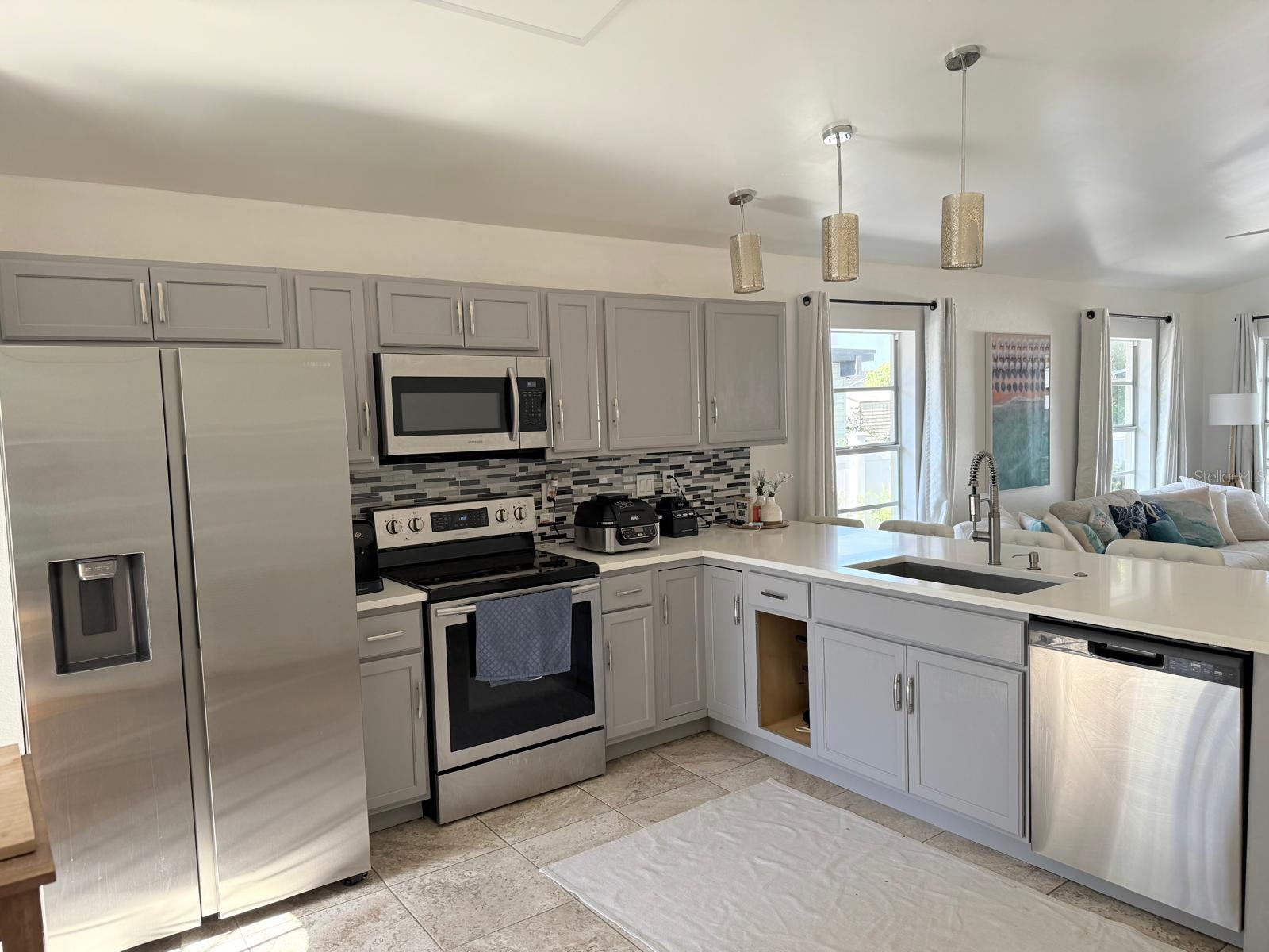 Image 4 of 20 For 13272 Helm Street