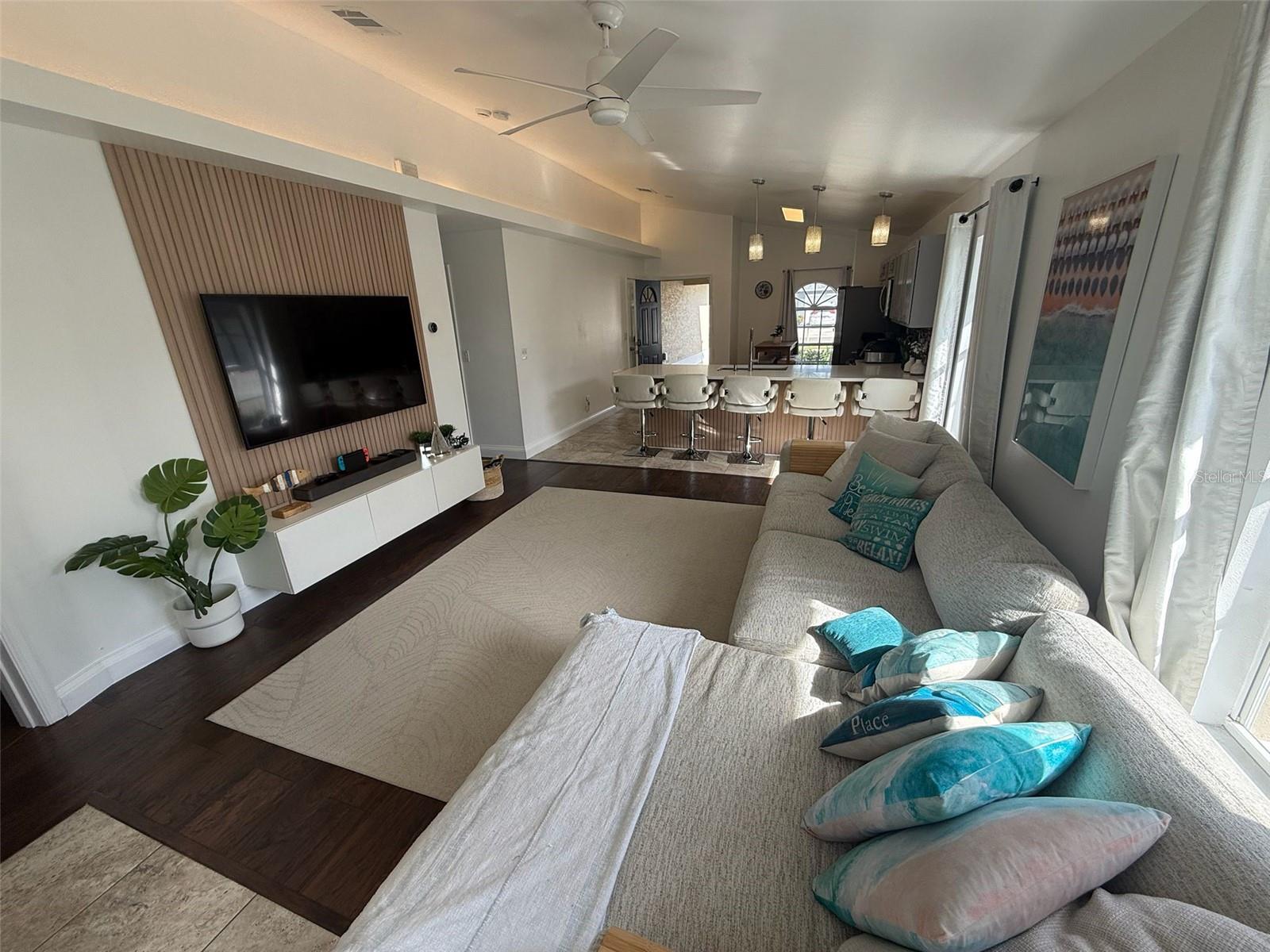 Image 5 of 20 For 13272 Helm Street