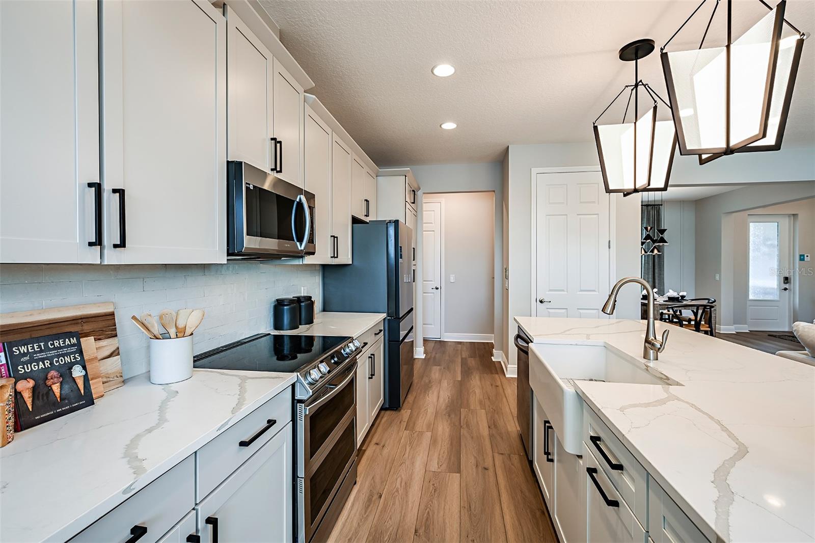 Image 11 of 29 For 2063 Killian Drive Ne