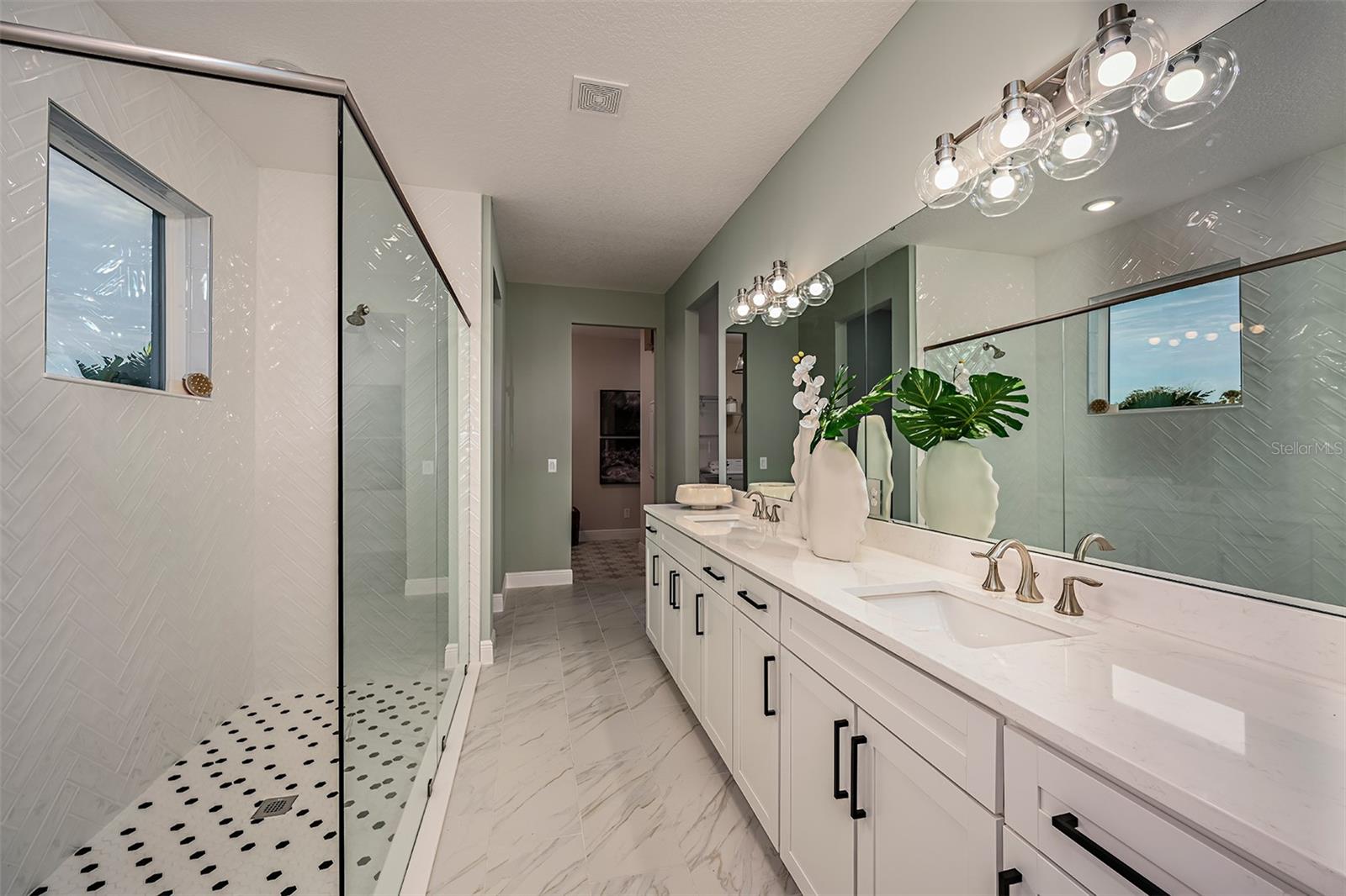 Image 15 of 29 For 2063 Killian Drive Ne