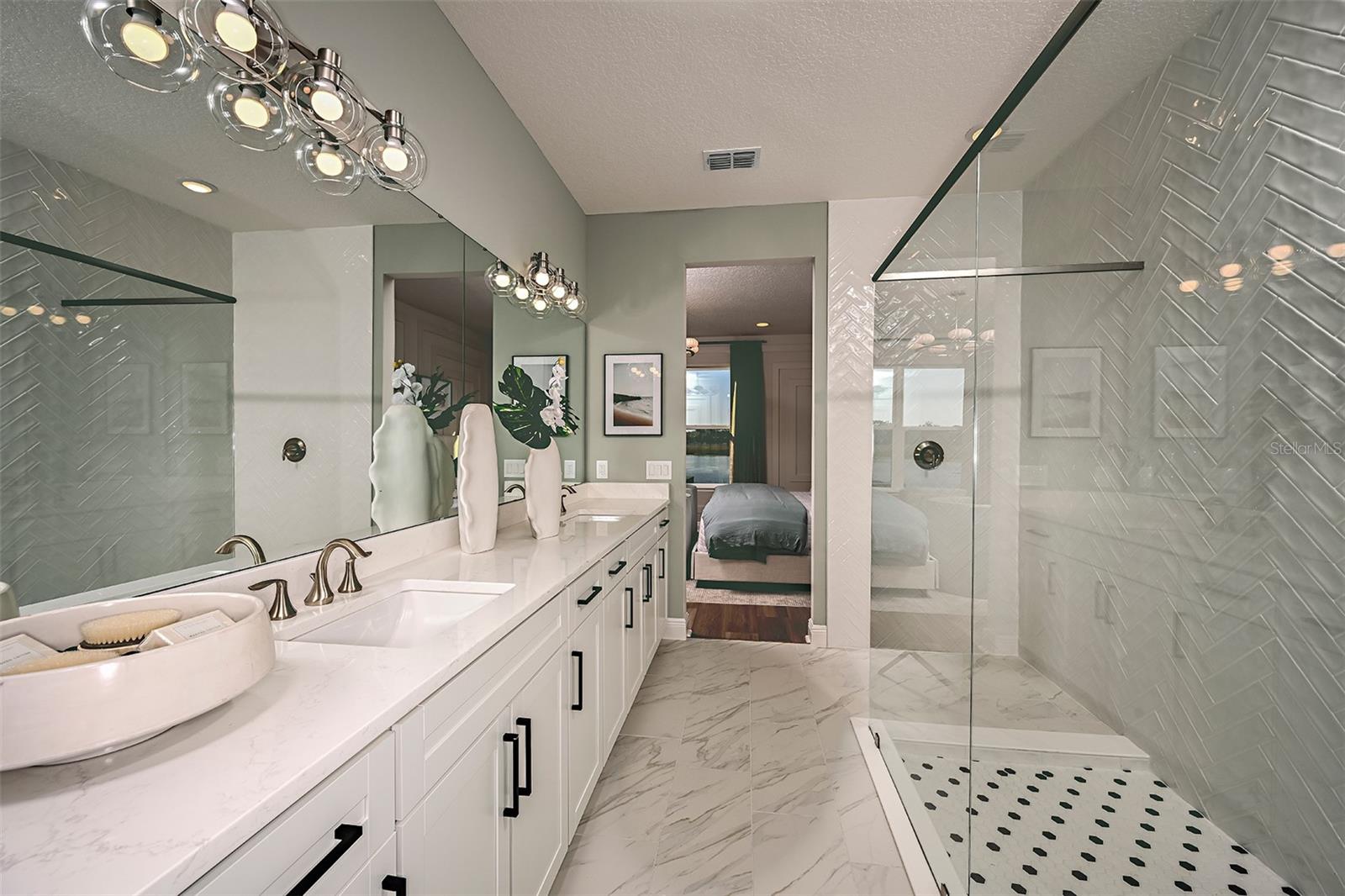 Image 16 of 29 For 2063 Killian Drive Ne