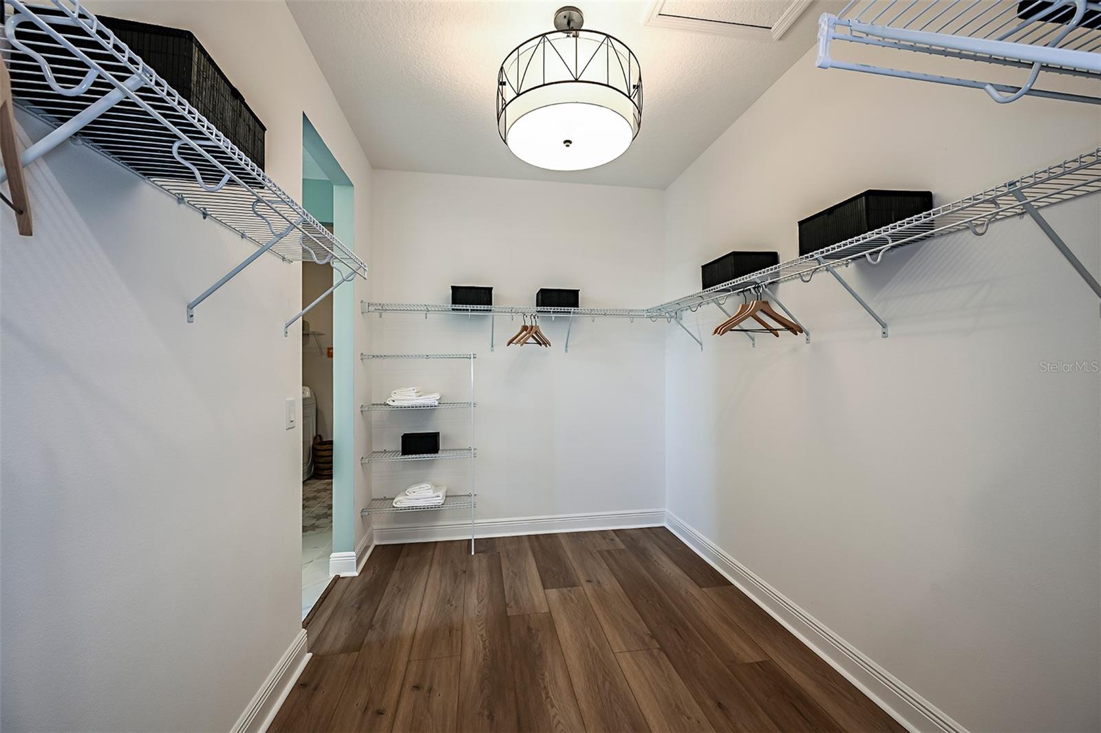 Image 17 of 29 For 2063 Killian Drive Ne