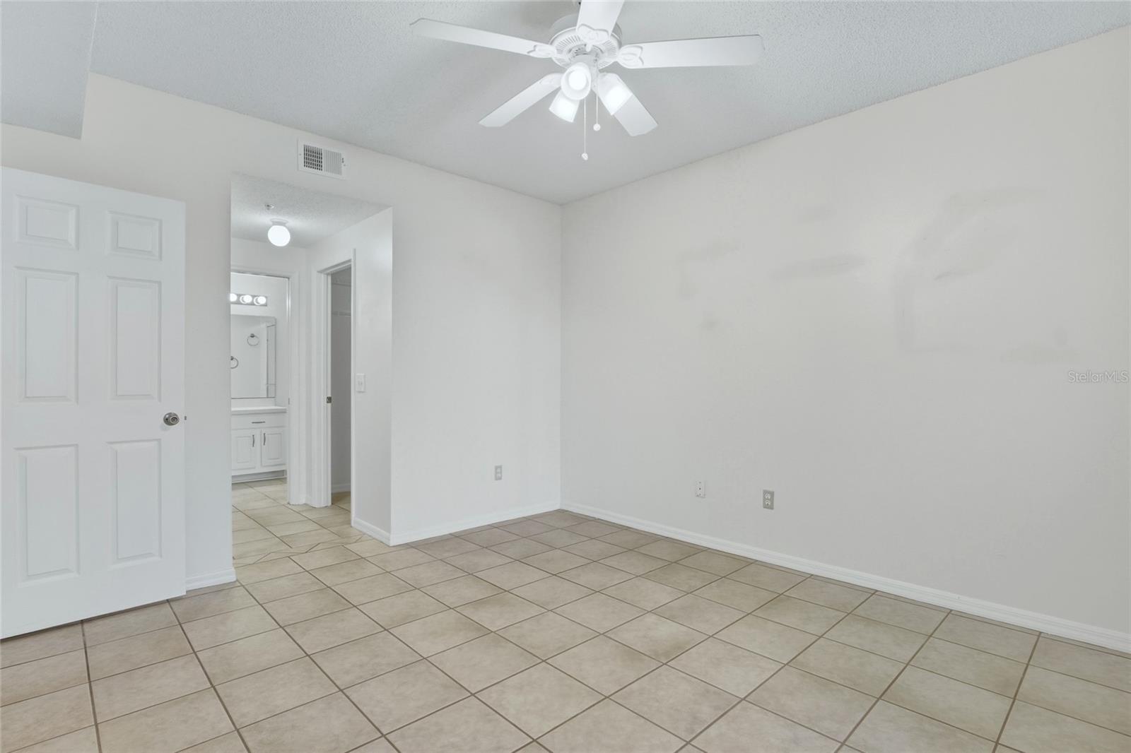 Image 14 of 38 For 570 Cranes Way 140