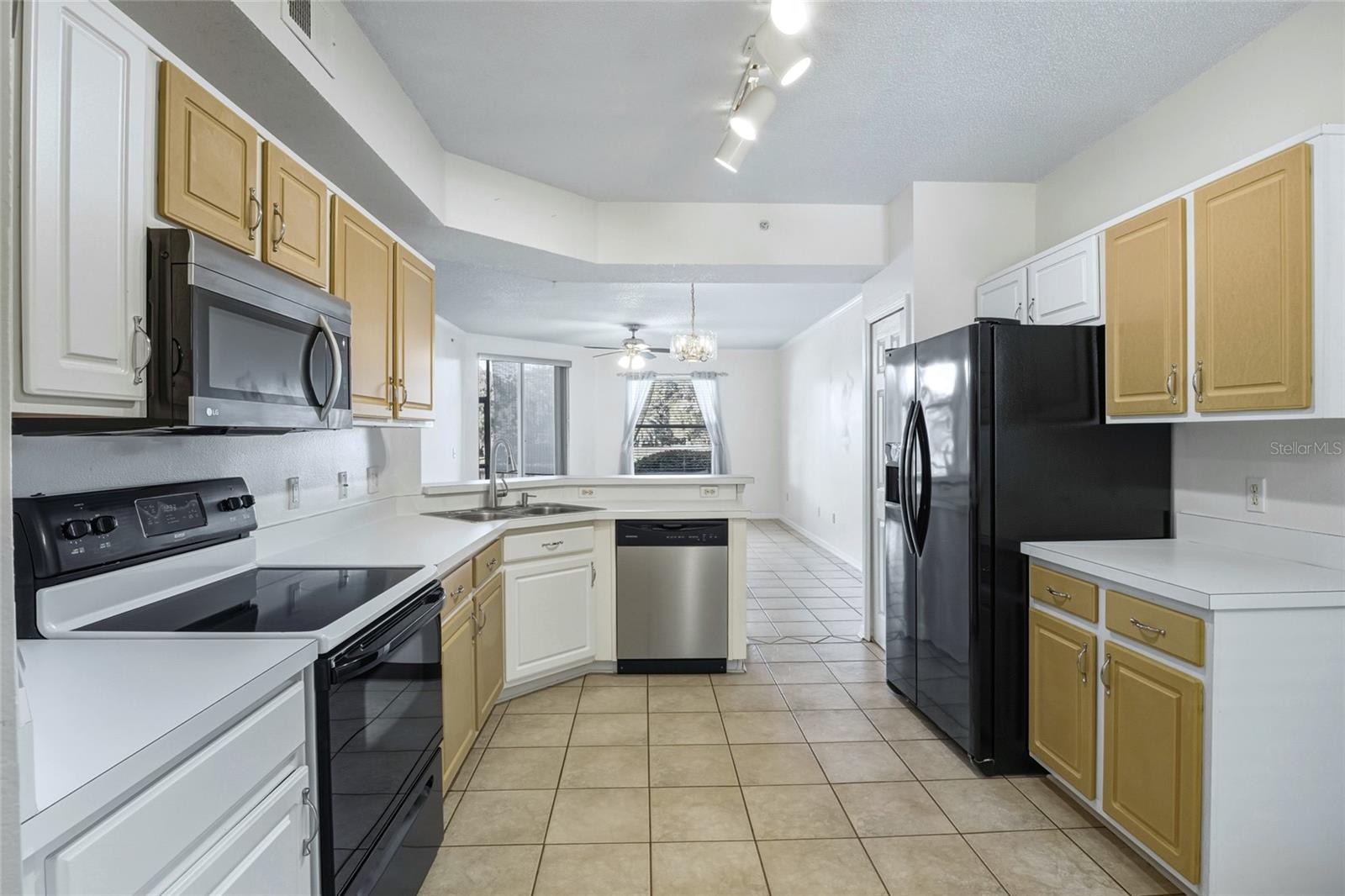 Image 4 of 38 For 570 Cranes Way 140