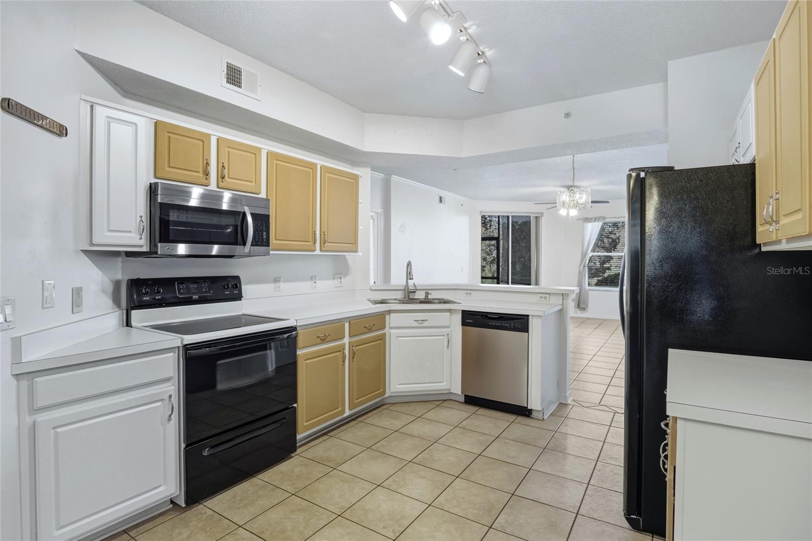 Image 5 of 38 For 570 Cranes Way 140