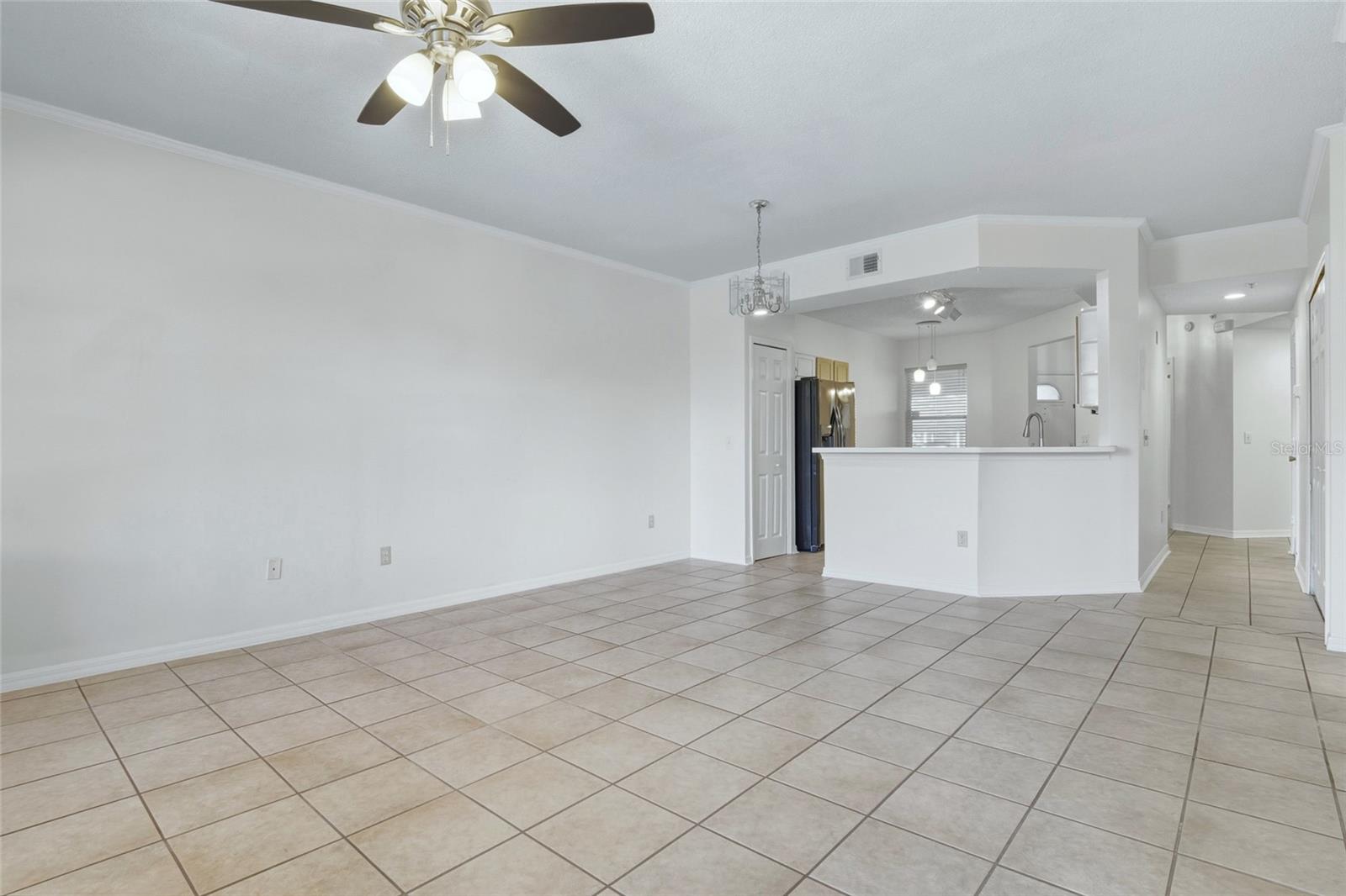 Image 7 of 38 For 570 Cranes Way 140