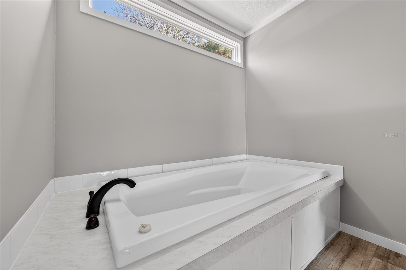 Image 14 of 31 For 1913 Woodcrest Drive